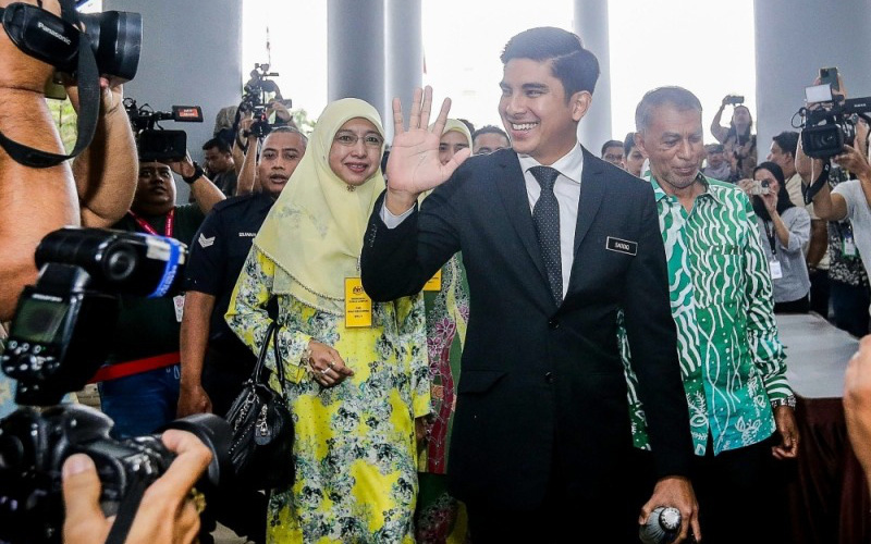 Cựu thủ tướng Malaysia Najib Razak được giảm nửa án tù- Ảnh 2. Cựu bộ trưởng trẻ nhất lịch sử Malaysia tù 7 năm vì tham nhũng
