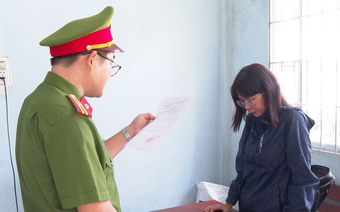 Bắt cán bộ ngân hàng nghi lừa đảo rút hàng tỉ đồng của khách hàng- Ảnh 3. Nhân viên ngân hàng lừa đảo 25 tỉ đồng bằng chiêu cho vay đáo hạn