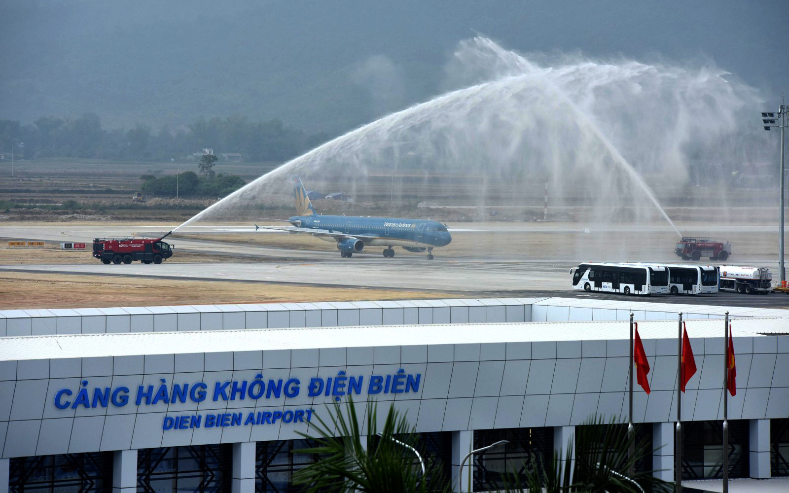 Sân bay Điện Biên đã khai thác trở lại sau ba ngày thời tiết xấu- Ảnh 2. Sân bay Điện Biên lần đầu tiếp nhận máy bay Airbus A321