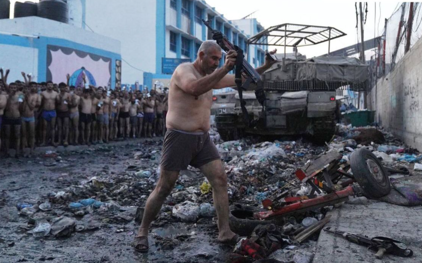 Israel tung ảnh nhiều người ở trần giơ tay đầu hàng ở Gaza