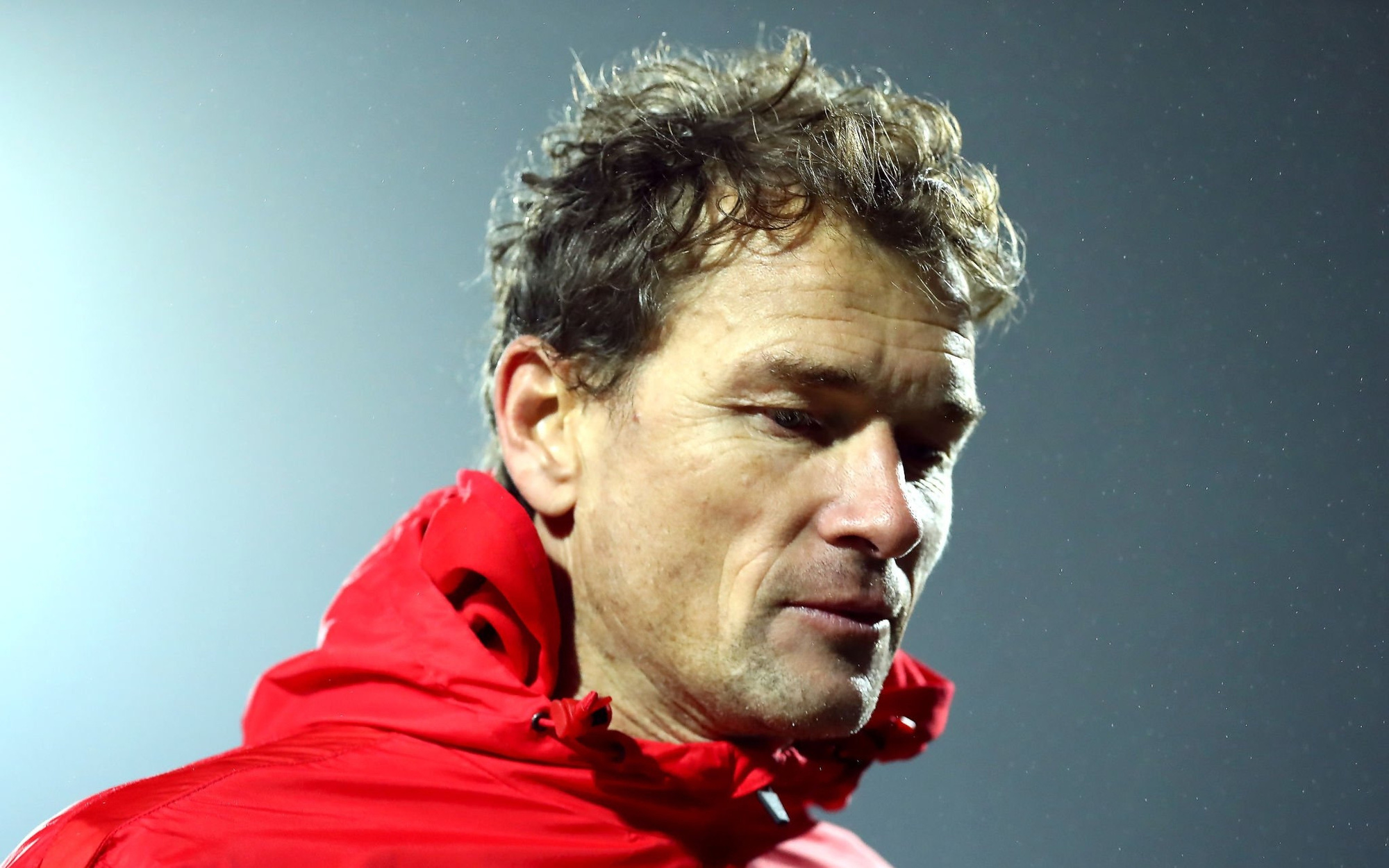 Lịch trực tiếp bóng đá châu Âu hôm nay: Liverpool đấu Arsenal- Ảnh 2. Huyền thoại Arsenal Jens Lehmann hầu tòa vì đem cưa máy sang nhà hàng xóm