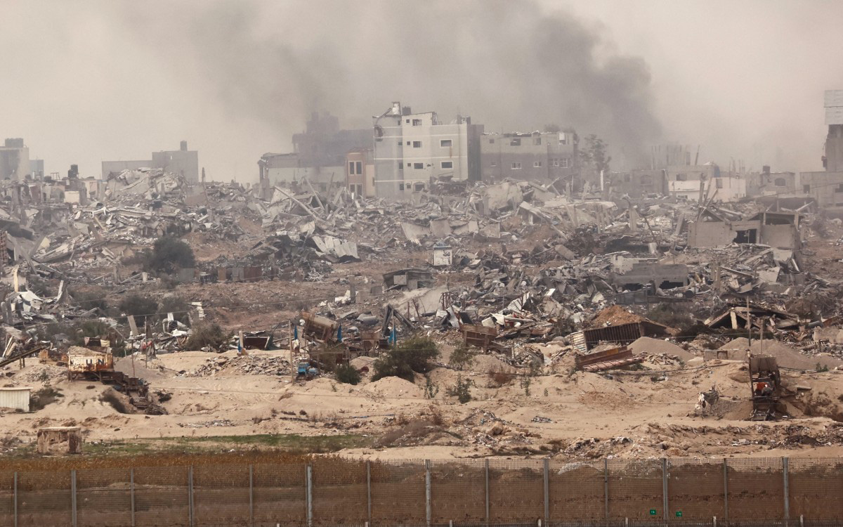 Quân đội Israel gặp ngày đẫm máu ở Gaza, đại tá thiệt mạng- Ảnh 2. Israel ném bom sau khi Hamas đe dọa về số phận các con tin