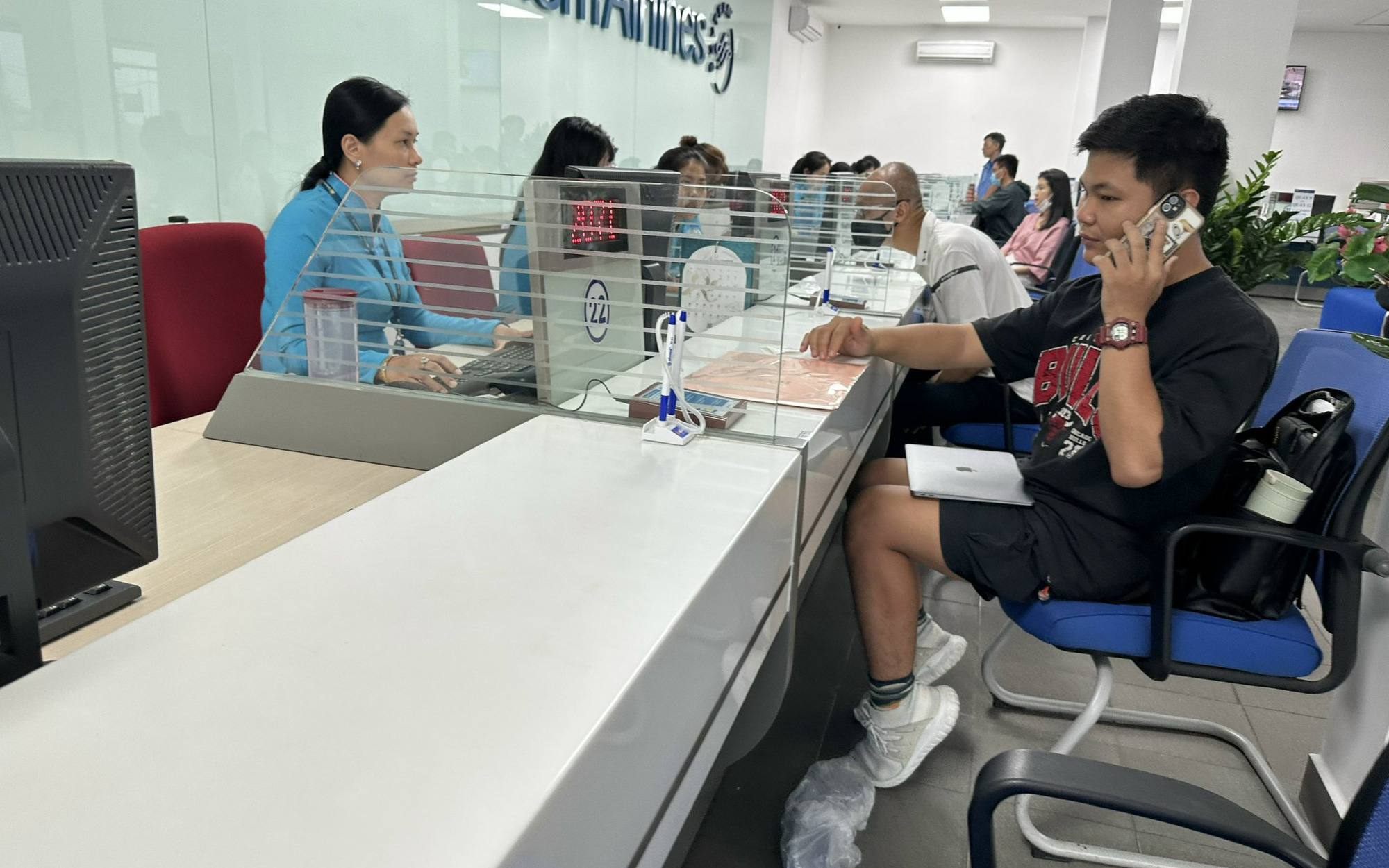 Hành khách phàn nàn giá vé máy bay cao, Cục Hàng không giải đáp- Ảnh 2. Vietnam Airlines tăng gần 550 chuyến bay Tết