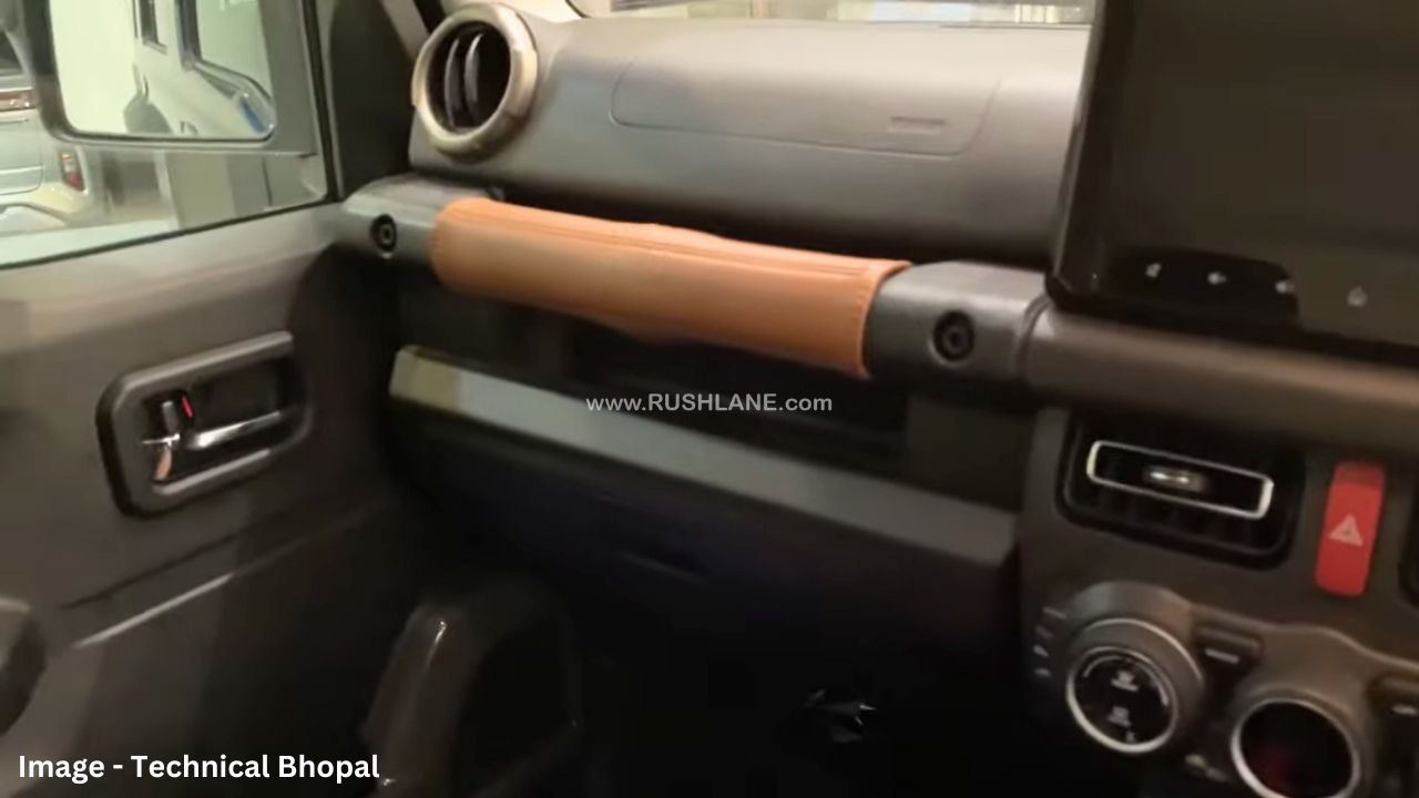 Suzuki Jimny có phiên bản giá rẻ: Ít tiền, lại cá tính hơn- Ảnh 11. Suzuki Jimny có phiên bản giá rẻ: Ít tiền, lại cá tính hơn- Ảnh 11.