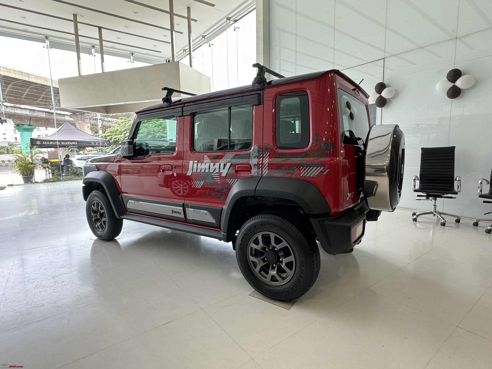 Suzuki Jimny có phiên bản giá rẻ: Ít tiền, lại cá tính hơn- Ảnh 6. Suzuki Jimny có phiên bản giá rẻ: Ít tiền, lại cá tính hơn- Ảnh 6.