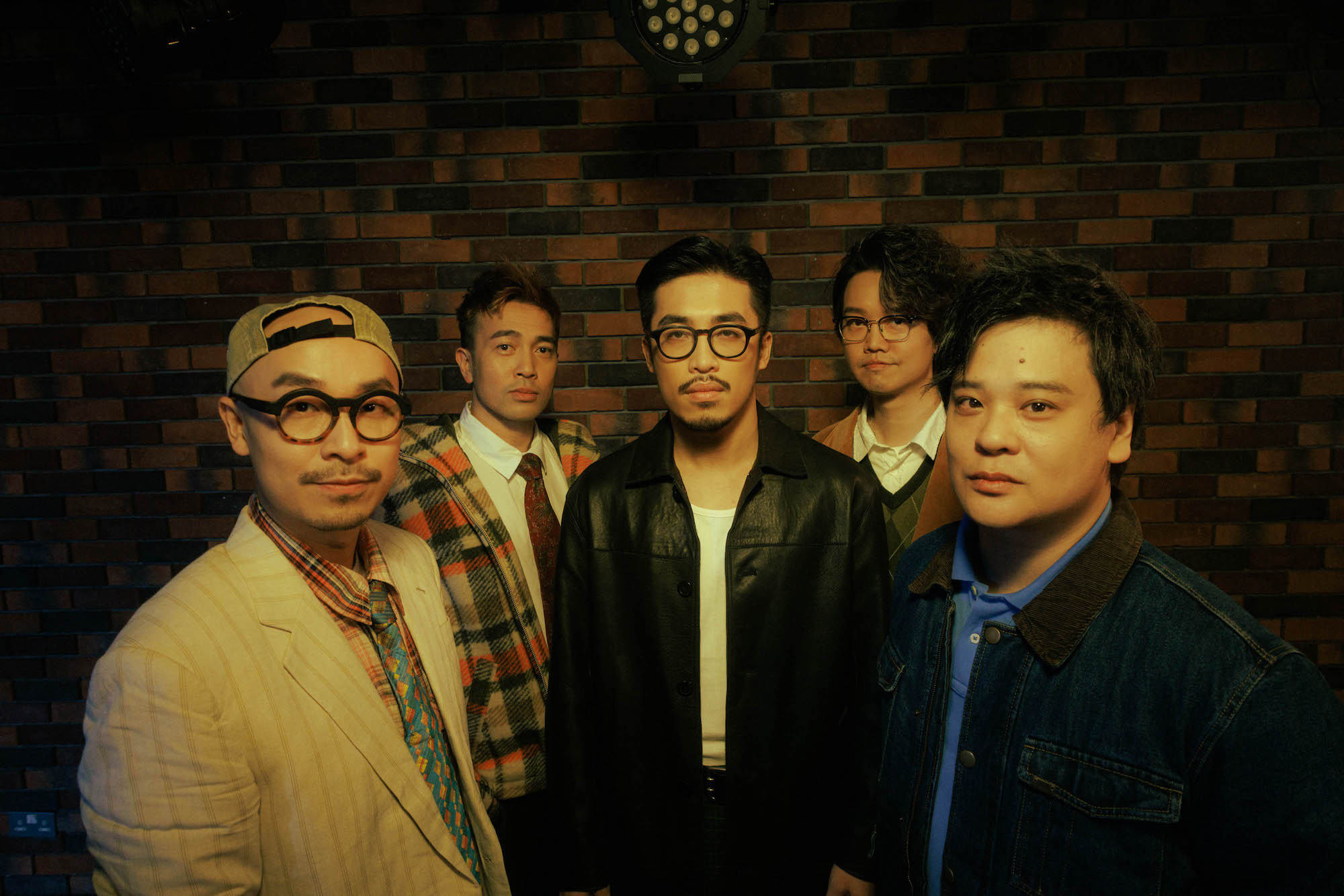 Những lời hứa bỏ quên của Vũ. và ban nhạc Hong Kong Dear Jane càn quét