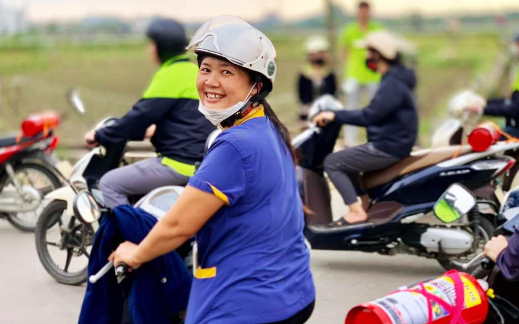 Công ty than chi 5 tỉ đồng mua cá song làm quà Tết cho công nhân- Ảnh 2. Công nhân rời phân xưởng, bất ngờ thấy bình cứu hỏa trên xe