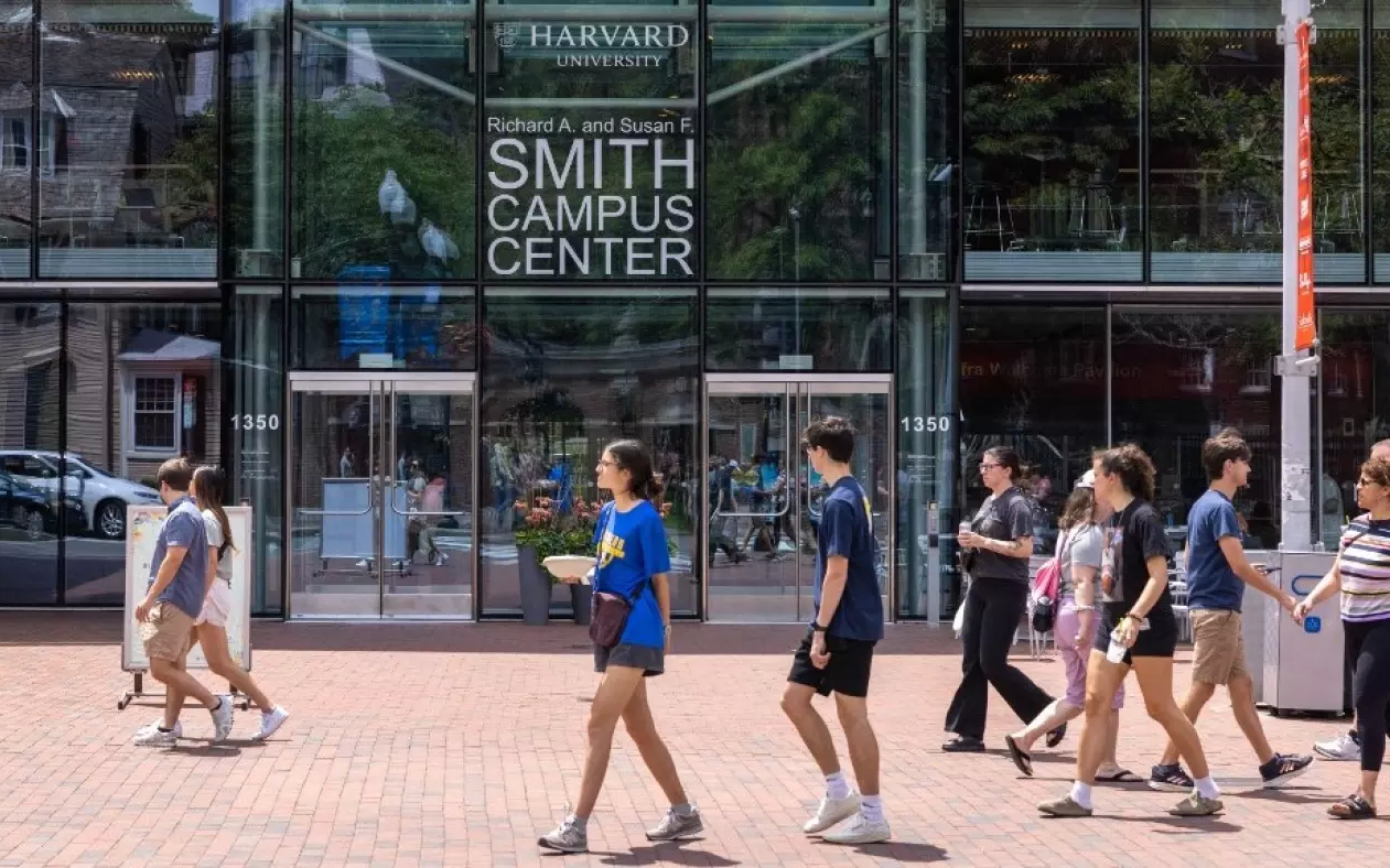 Chấn động: Vướng nghi vấn đạo văn, Hiệu trưởng Harvard bị kêu gọi từ chức- Ảnh 2. Đại học Harvard giàu hơn 120 nền kinh tế thế giới, nguồn thu của họ từ đâu?