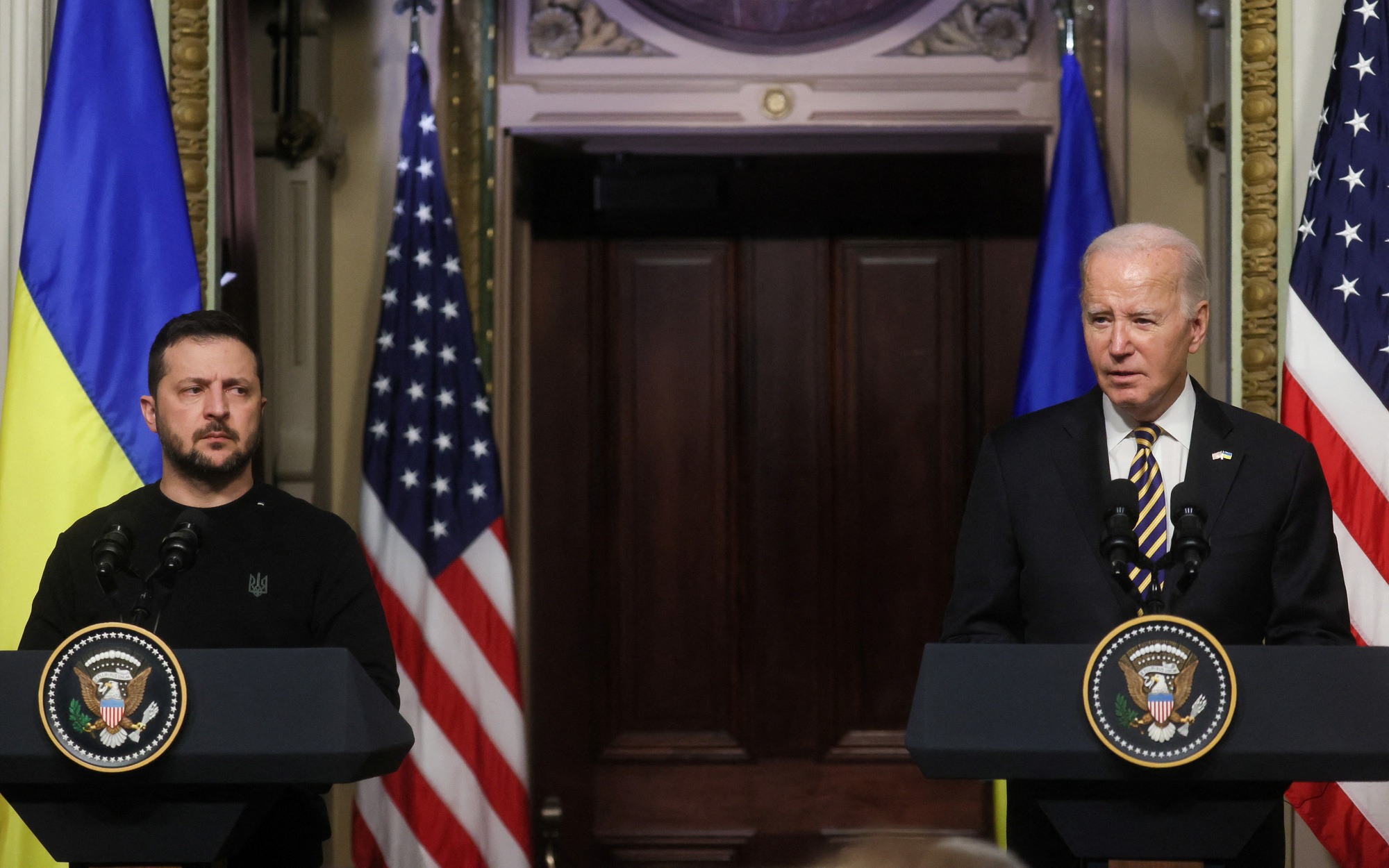 Ông Biden bị điều tra luận tội có ảnh hưởng đến cuộc đua vào Nhà Trắng 2024?- Ảnh 2. Ông Biden hạ mức độ cam kết với Ukraine