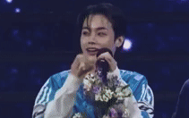 Jeonghan của Seventeen gặp chấn thương trước tour lưu diễn- Ảnh 4. Hanbin Ngô Ngọc Hưng tự hào nói tiếng Việt khi nhận giải AAA 2023