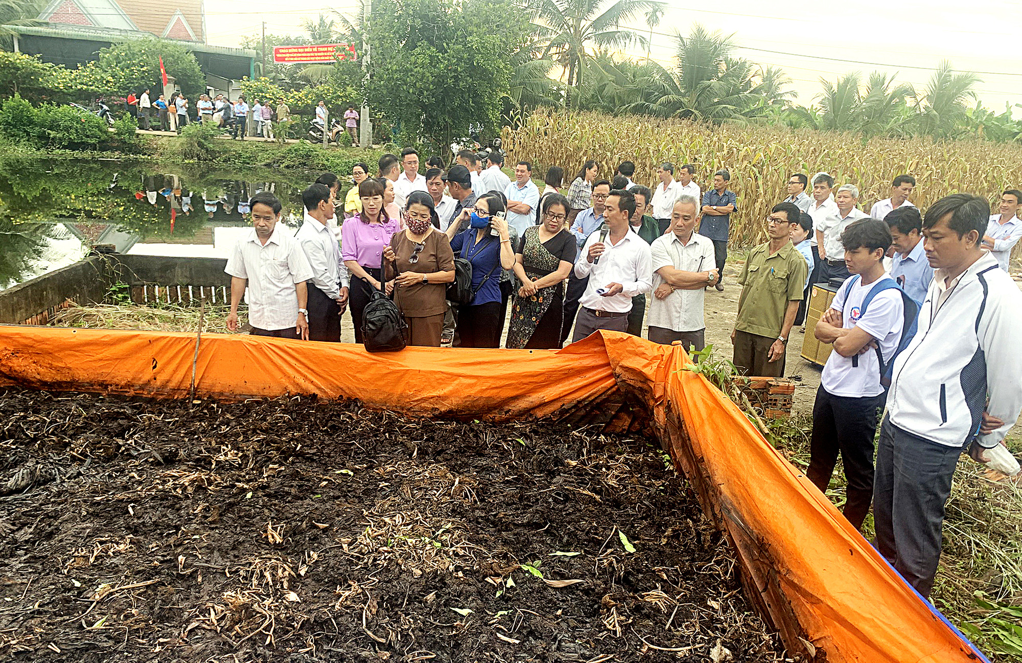 Đồng Nai đột phá trong đầu tư nông nghiệp công nghệ cao- Ảnh 2. Đồng Nai chú trọng phân loại rác tại nguồn
