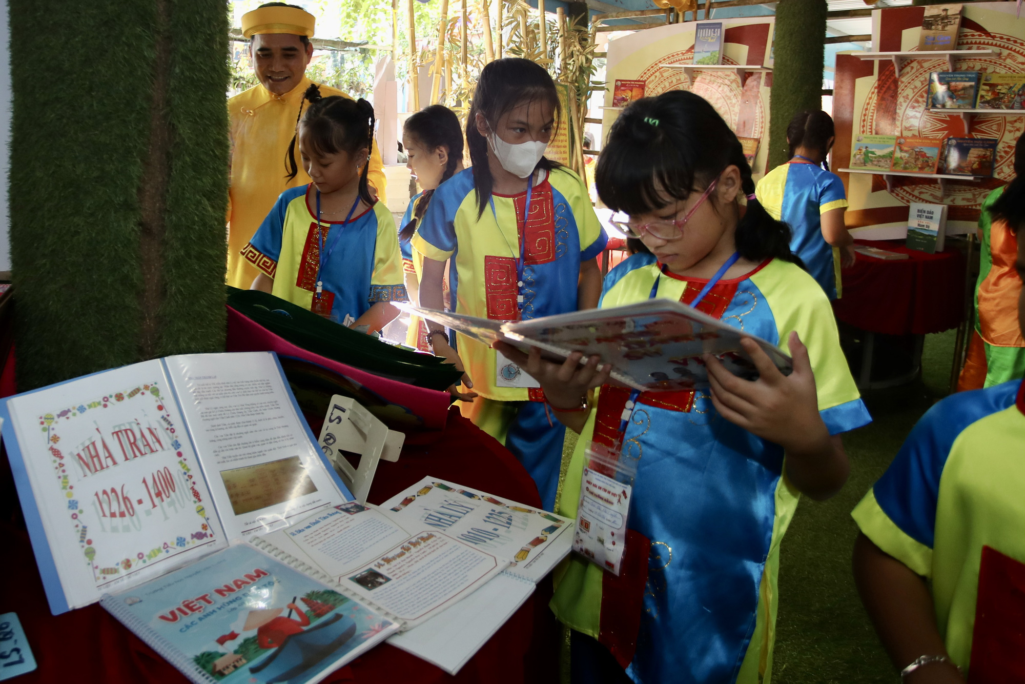 Gần 1.000 học sinh hào hứng tham gia Ngày hội Em yêu Sử Việt- Ảnh 10.