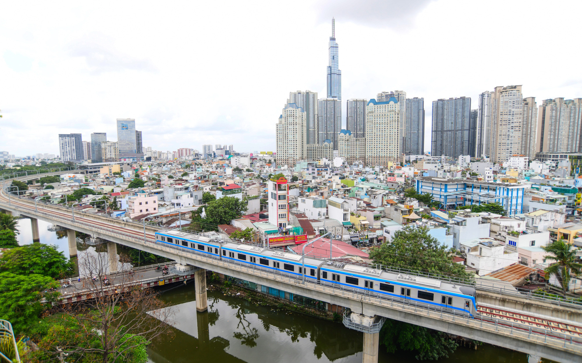 Tây Ninh mong muốn có quy hoạch metro kết nối với vùng Đông Nam Bộ- Ảnh 3. Chủ tịch Phan Văn Mãi: Không thể chấp nhận theo cách cũ, 200km metro sẽ mất cả 100 năm