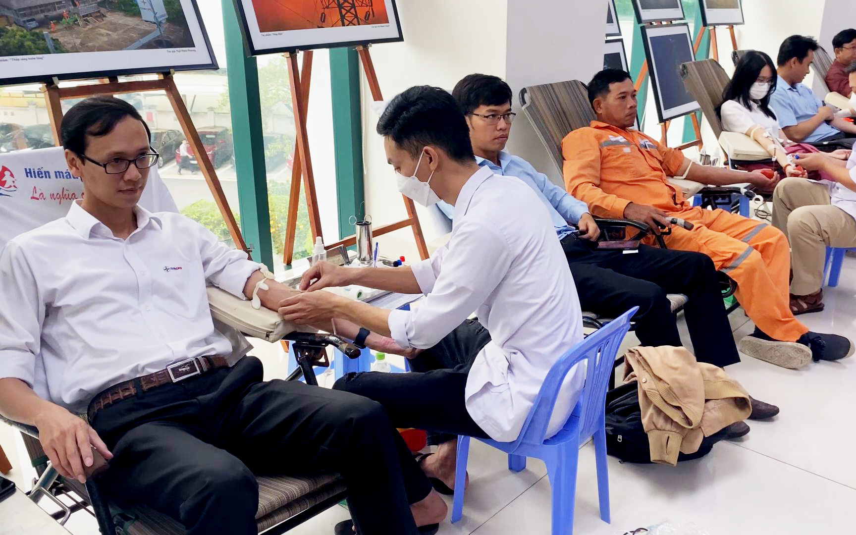 Tuần lễ hồng "Vạn trái tim - Một tấm lòng" ở EVNCPC