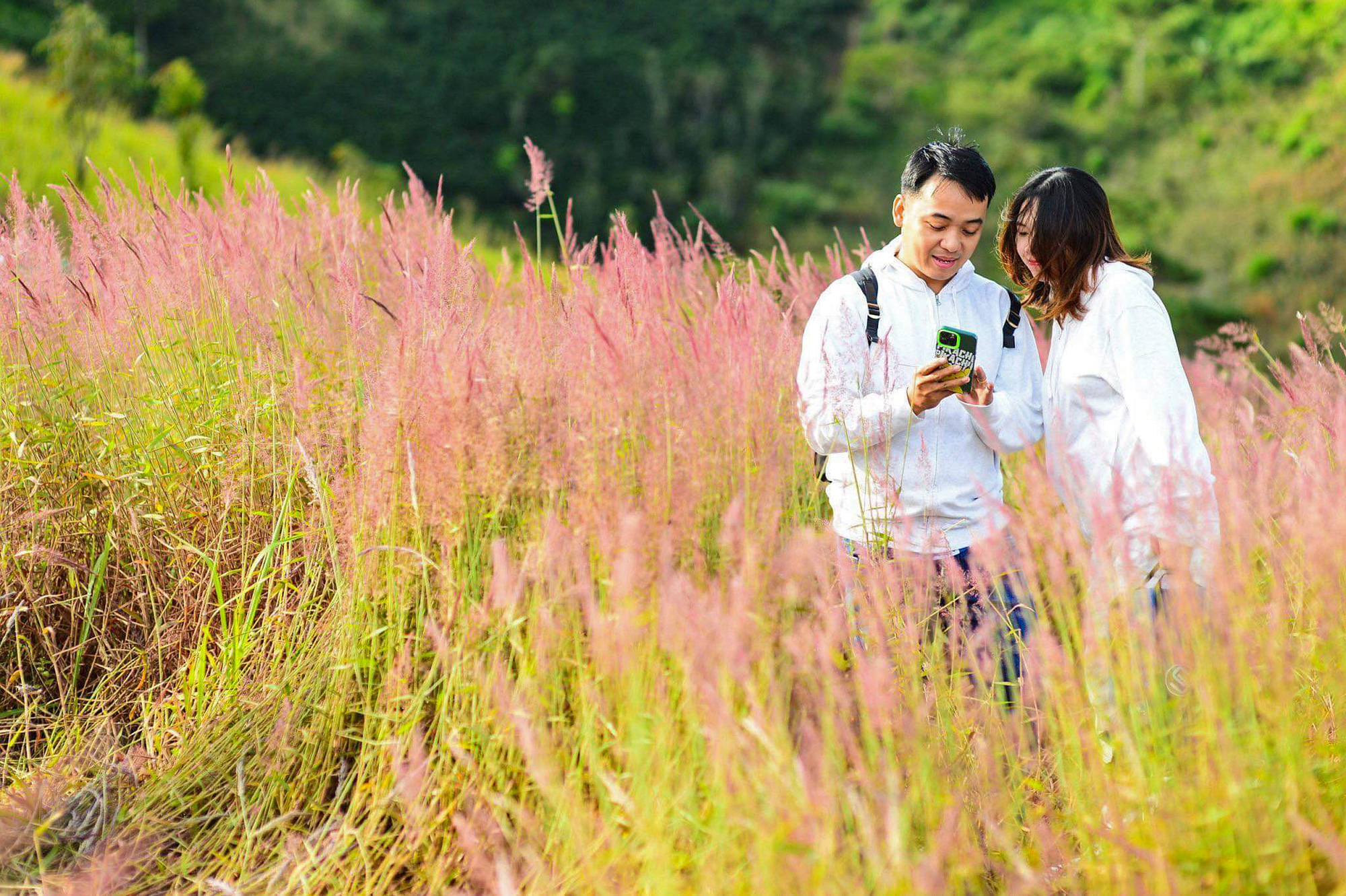 Khi người trẻ yêu đương mập mờ- Ảnh 2. Hạnh phúc là khi yêu cả những điều chưa trọn vẹn