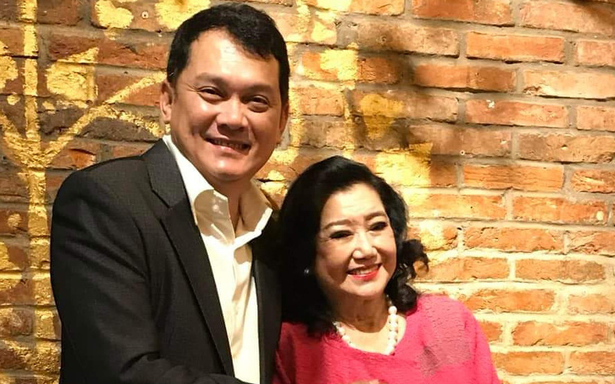 Vinh danh nghệ sĩ Kim Cương: Vẽ chân dung chị Hai khó quá- Ảnh 2. Nghệ sĩ Kim Cương diễn lại Lá sầu riêng trong chương trình vinh danh