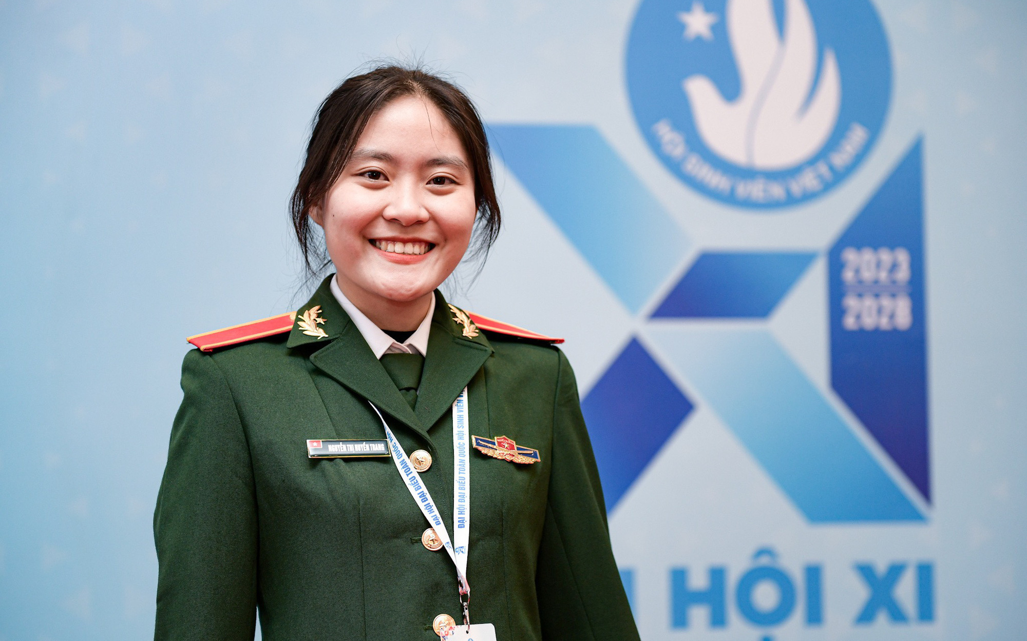 Trường quân đội đầu tiên công bố xét tuyển bằng điểm thi đánh giá năng lực- Ảnh 2. Bóng hồng sinh viên quân đội về dự Đại hội Hội Sinh viên Việt Nam XI