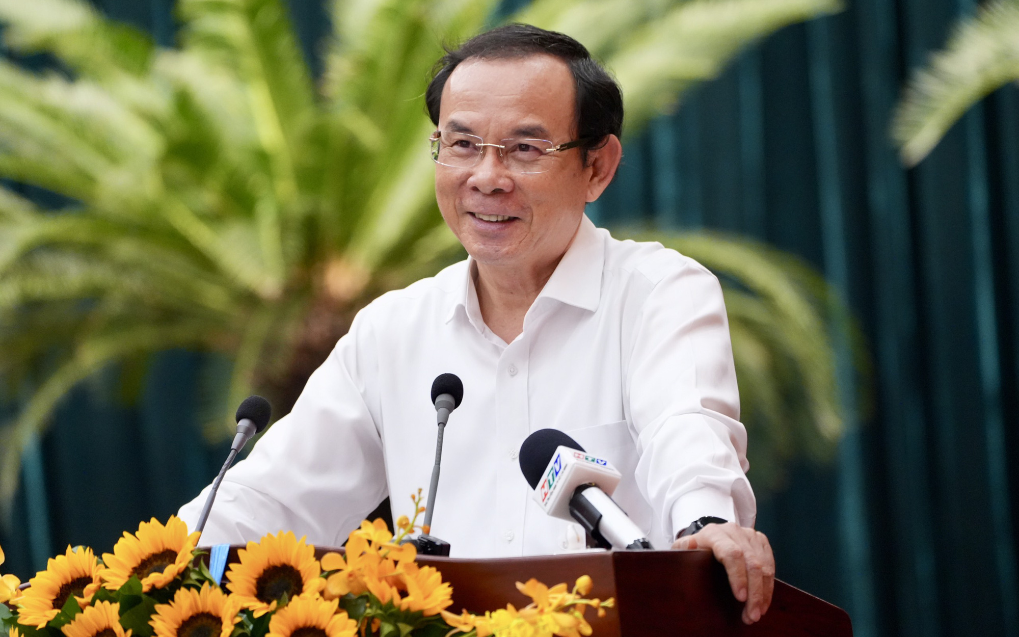 Phó giám đốc Công an TP.HCM: Không sử dụng đầu thổi chung khi kiểm tra nồng độ cồn- Ảnh 2. Bí thư Thành ủy Nguyễn Văn Nên nói gì về việc kiểm tra nồng độ cồn?