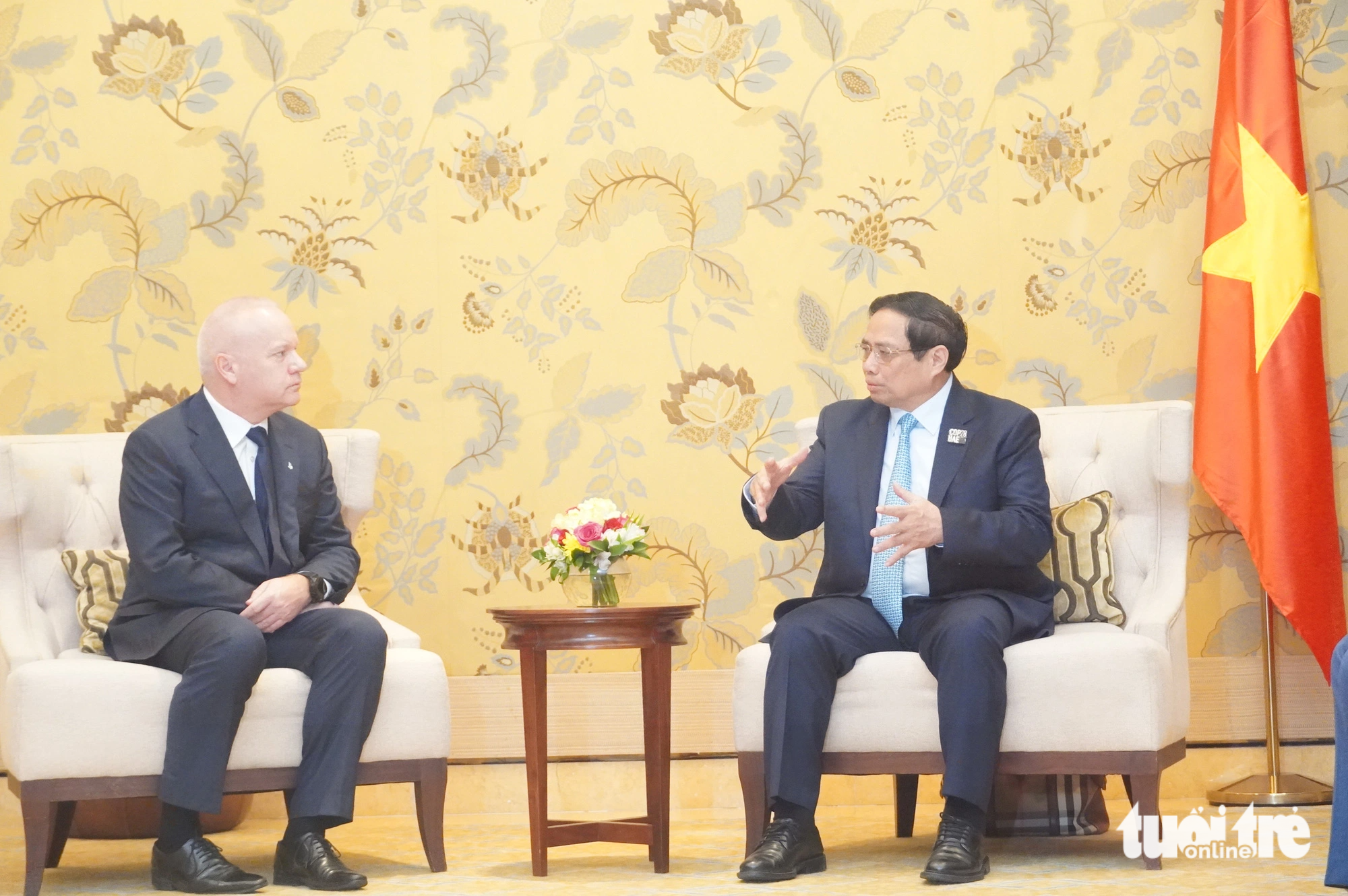 2,500億ドルのUAEグループはスマート港と都市協力への投資を望んでいる - 写真2。 エクイノールグループのリーダーらを迎える首相 - 写真: NGOC AN