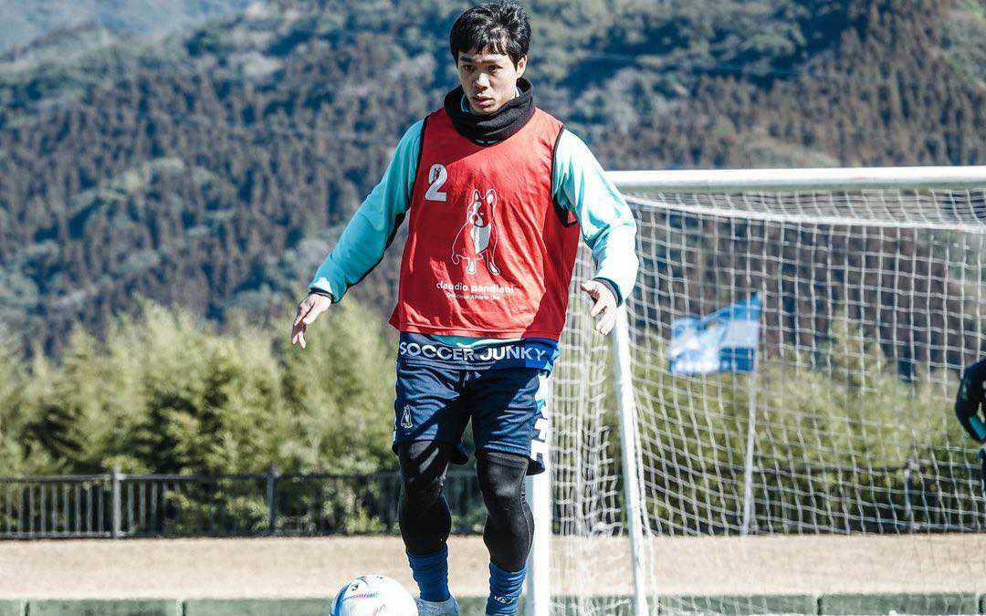 Yokohama FC rớt hạng, Công Phượng xuống J2 League- Ảnh 3. Công Phượng đá ở Nhật: Đi cũng dở, ở không xong