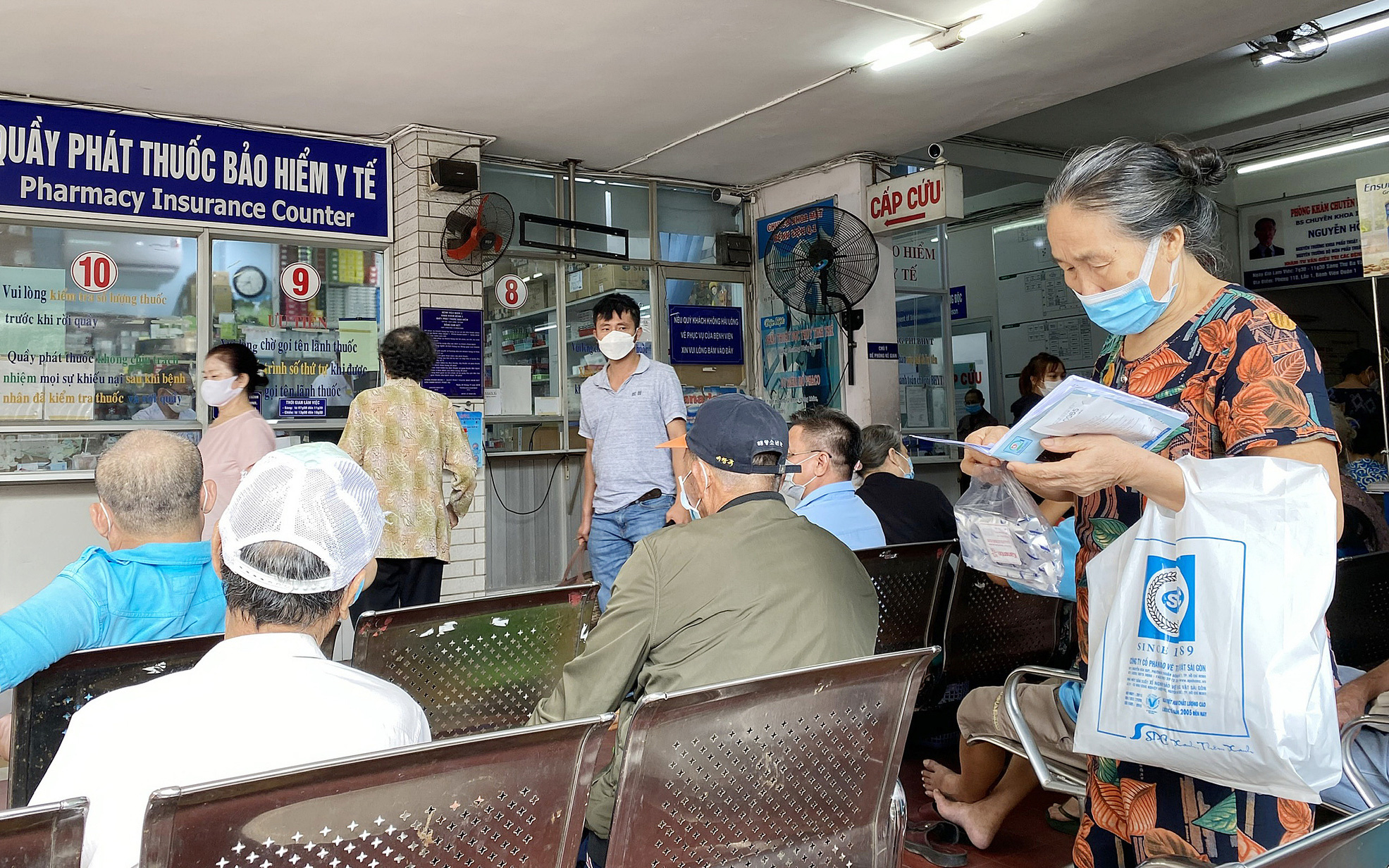 Tin tức sáng 23-1: Tai nạn giao thông ở TP.HCM giảm mọi mặt- Ảnh 9. Hoàn trả chi phí thuốc BHYT: Dân đang mong đợi