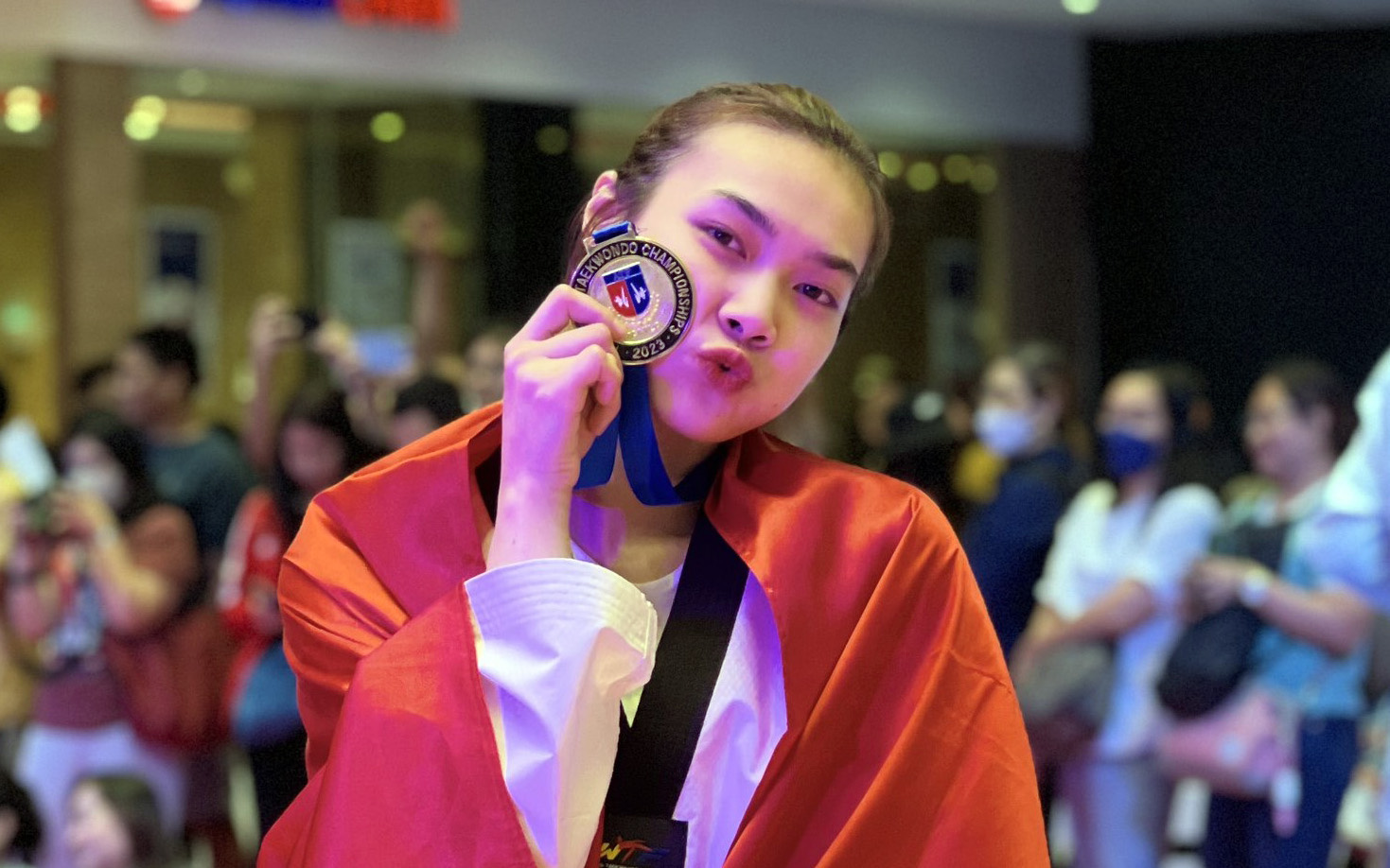 Nữ sinh trường Ams trúng tuyển 3 đại học Ivy League, giành học bổng 7 tỉ- Ảnh 4. Võ sĩ Ngọc Châm và thủ môn Thành Long được tài trợ học bổng đại học