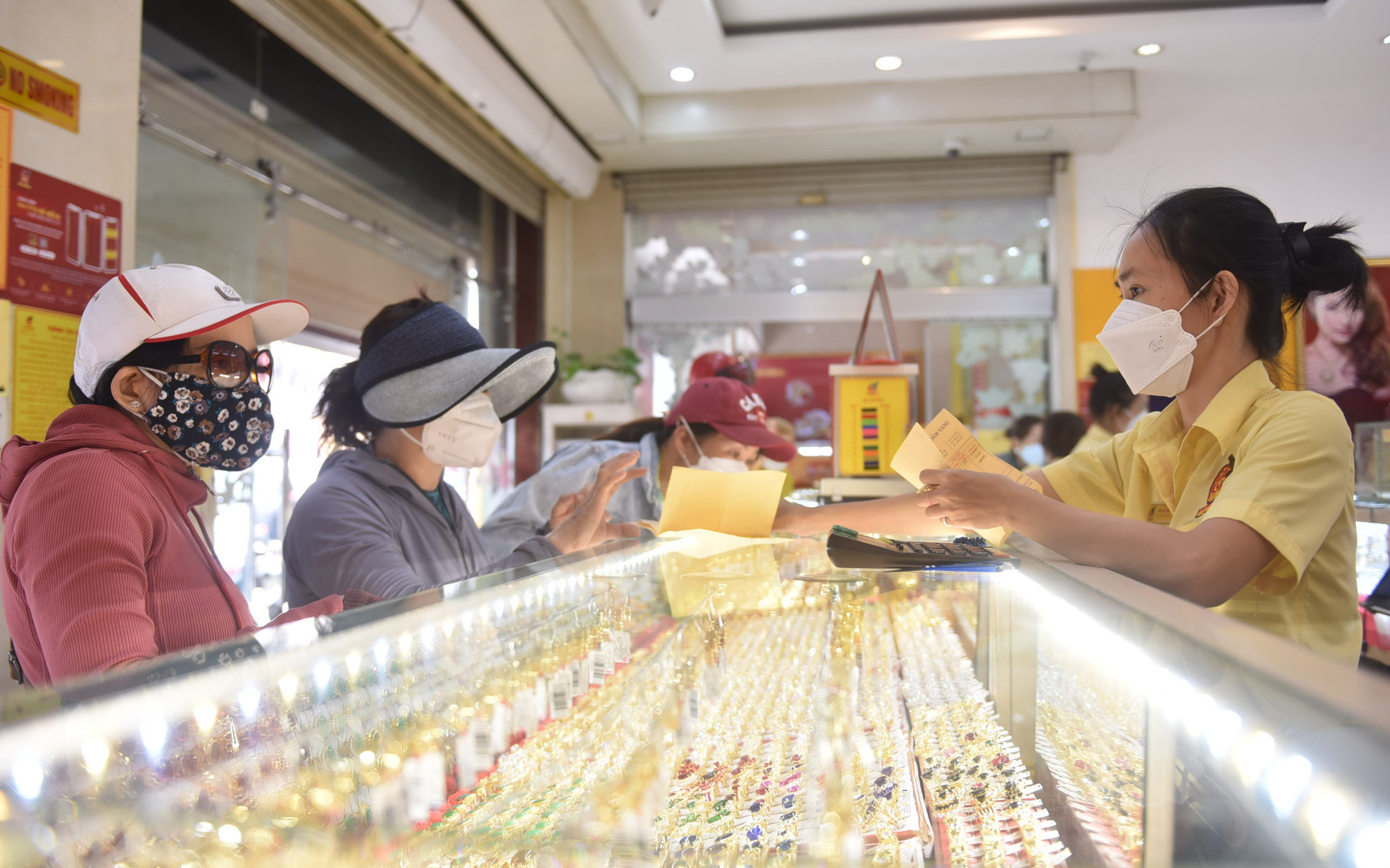 Giá vàng miếng SJC 'đơn phương' tăng sốc, chạm 78 triệu đồng/lượng- Ảnh 3. Giá vàng miếng SJC cao chưa từng có