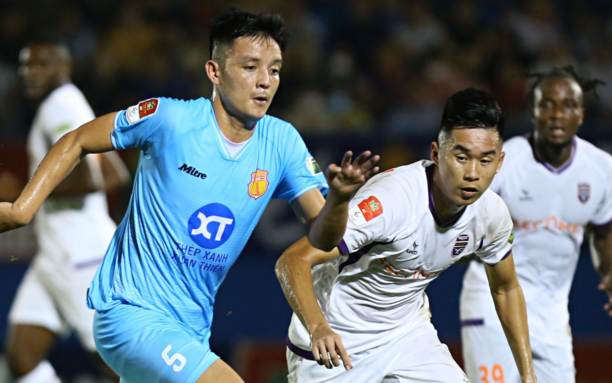 HAGL thua 0-3 trên sân của Nam Định- Ảnh 2. Trận Nam Định gặp LPBank Hoàng Anh Gia Lai sử dụng VAR