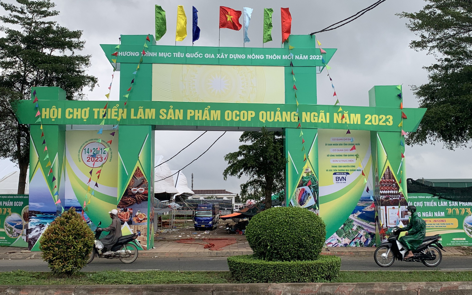 Chủ tịch UBND tỉnh yêu cầu báo cáo khẩn vụ doanh nghiệp chê hội chợ OCOP Quảng Ngãi- Ảnh 2. Doanh nghiệp thất vọng hội chợ OCOP Quảng Ngãi