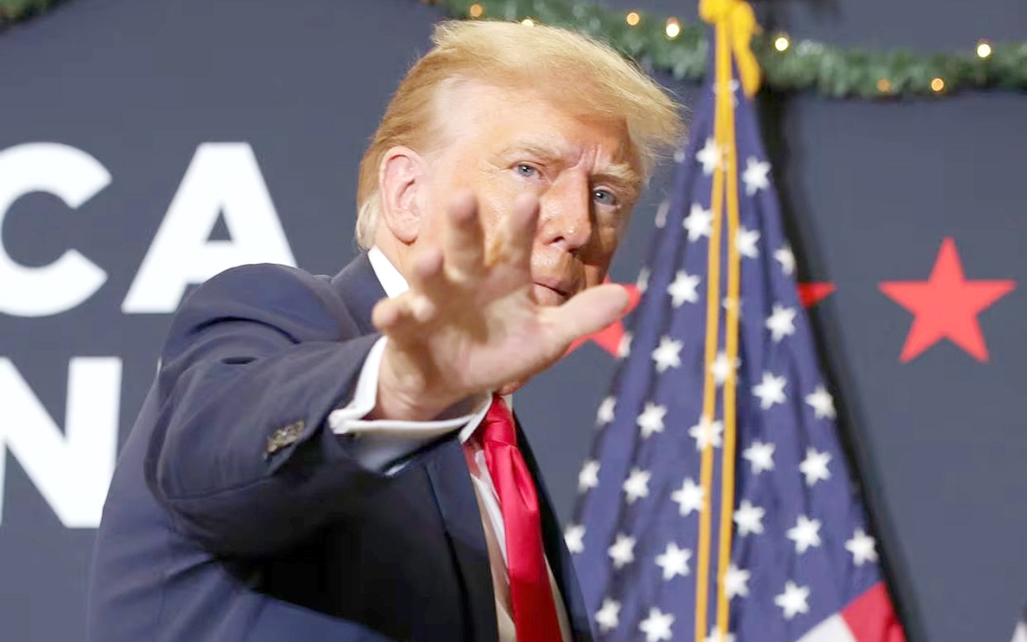 Tòa án tối cao Mỹ thụ lý kháng cáo bang Colorado của ông Trump- Ảnh 2. Ông Trump và hiệu ứng domino
