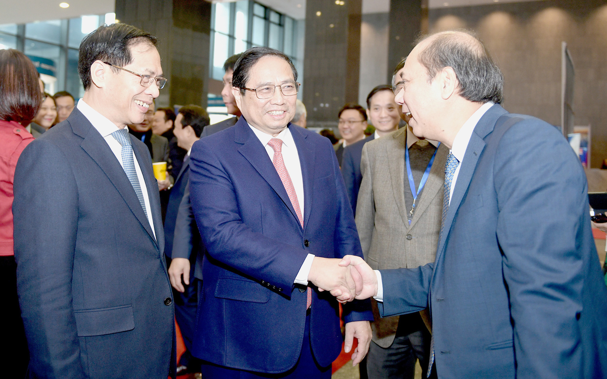 Thủ tướng: Con tàu Việt Nam đã vượt qua sóng cả, vững tay chèo trong năm 2023- Ảnh 13. Chủ động hơn nữa trong ngoại giao kinh tế