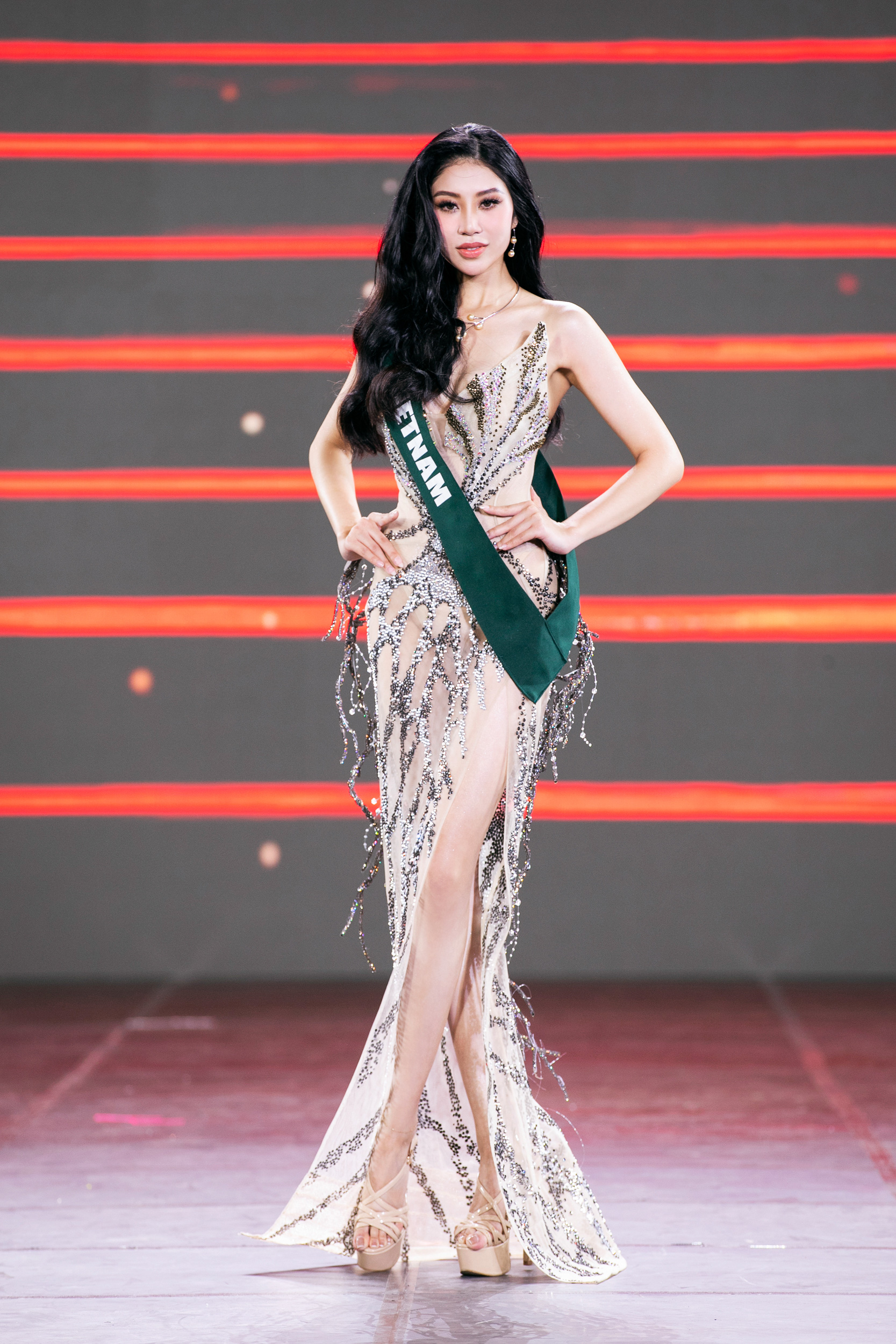 Người đẹp Albania đăng quang Miss Earth 2023, Đỗ Lan Anh là Miss Earth