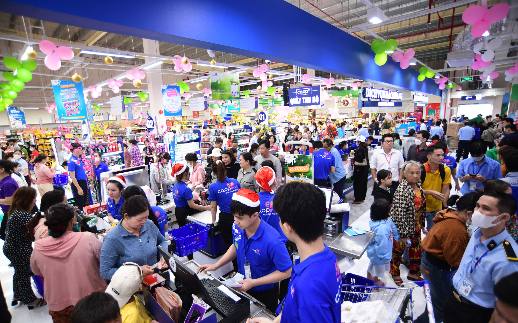 Bên trong Co.opmart Chợ Mới vừa khai trương có gì?