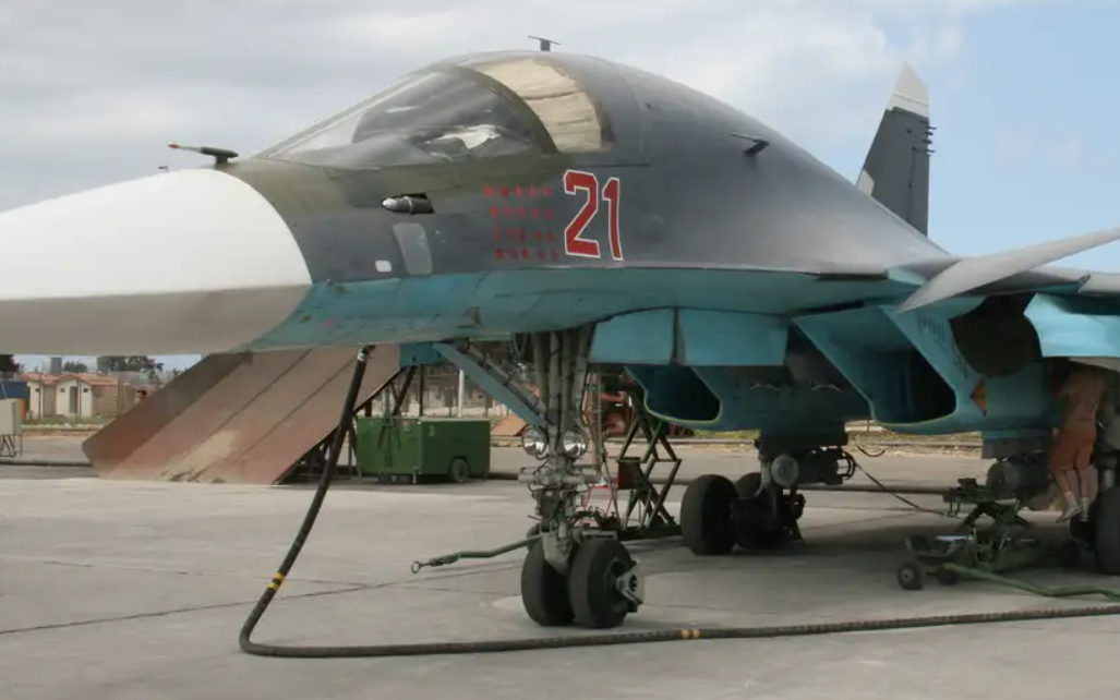 Máy bay ném bom Su-34 của Nga rơi, toàn bộ phi hành đoàn thiệt mạng- Ảnh 2. Ukraine bắn hạ hơn 20 tiêm kích Su-34 kể từ đầu chiến sự