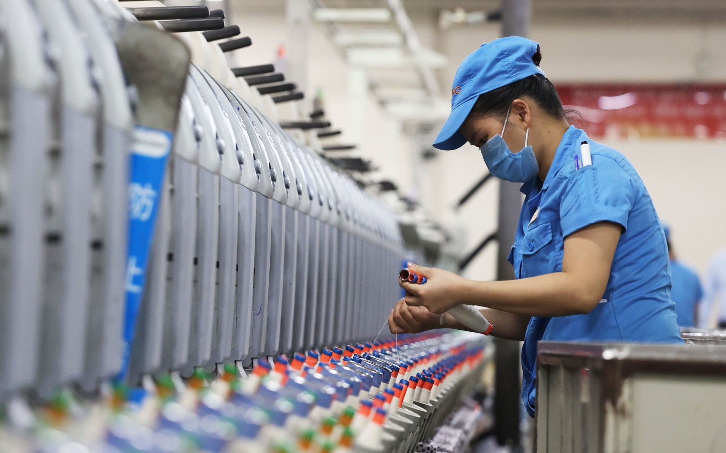 Một doanh nghiệp thưởng Tết cao nhất gần 5,7 tỉ đồng cho quản lý- Ảnh 2. Kinh tế còn khó khăn, có nơi vẫn thưởng Tết 4 tháng lương