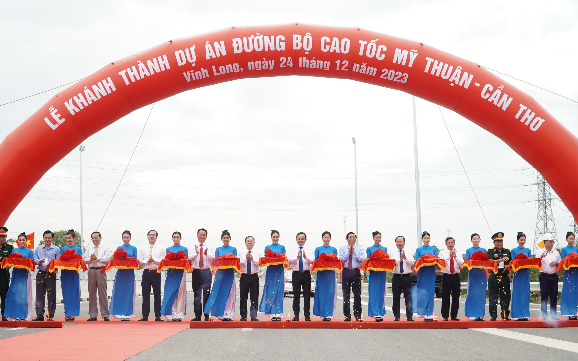 Cao tốc Mỹ Thuận - Cần Thơ đã thông xe hai chiều, người dân đi lại ra sao?- Ảnh 4. Thông xe cầu Mỹ Thuận 2 và cao tốc Mỹ Thuận - Cần Thơ