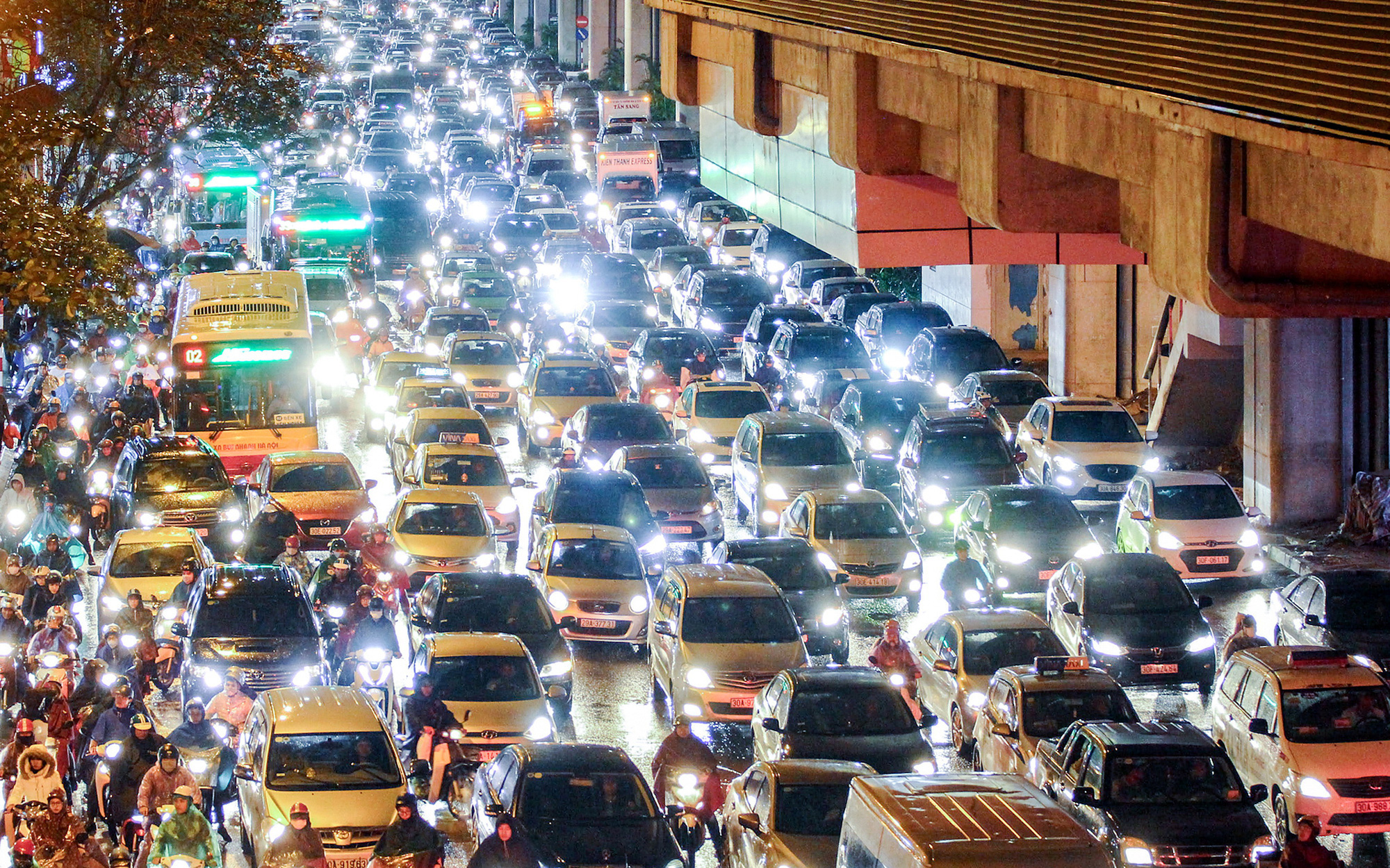 Đề xuất thu phí khí thải ô tô, xe máy: Đừng để phí chồng phí- Ảnh 3. Bộ Tài chính không đồng tình về đề xuất thu phí khí thải xe máy, ô tô