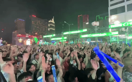 Hò Dô 2023 khiến Tempest hứa trở lại, Hyeong Seop coi Việt Nam là nhà- Ảnh 9. Biển người hòa giọng trong đêm Giáng sinh để tạm biệt Hò Dô 2023