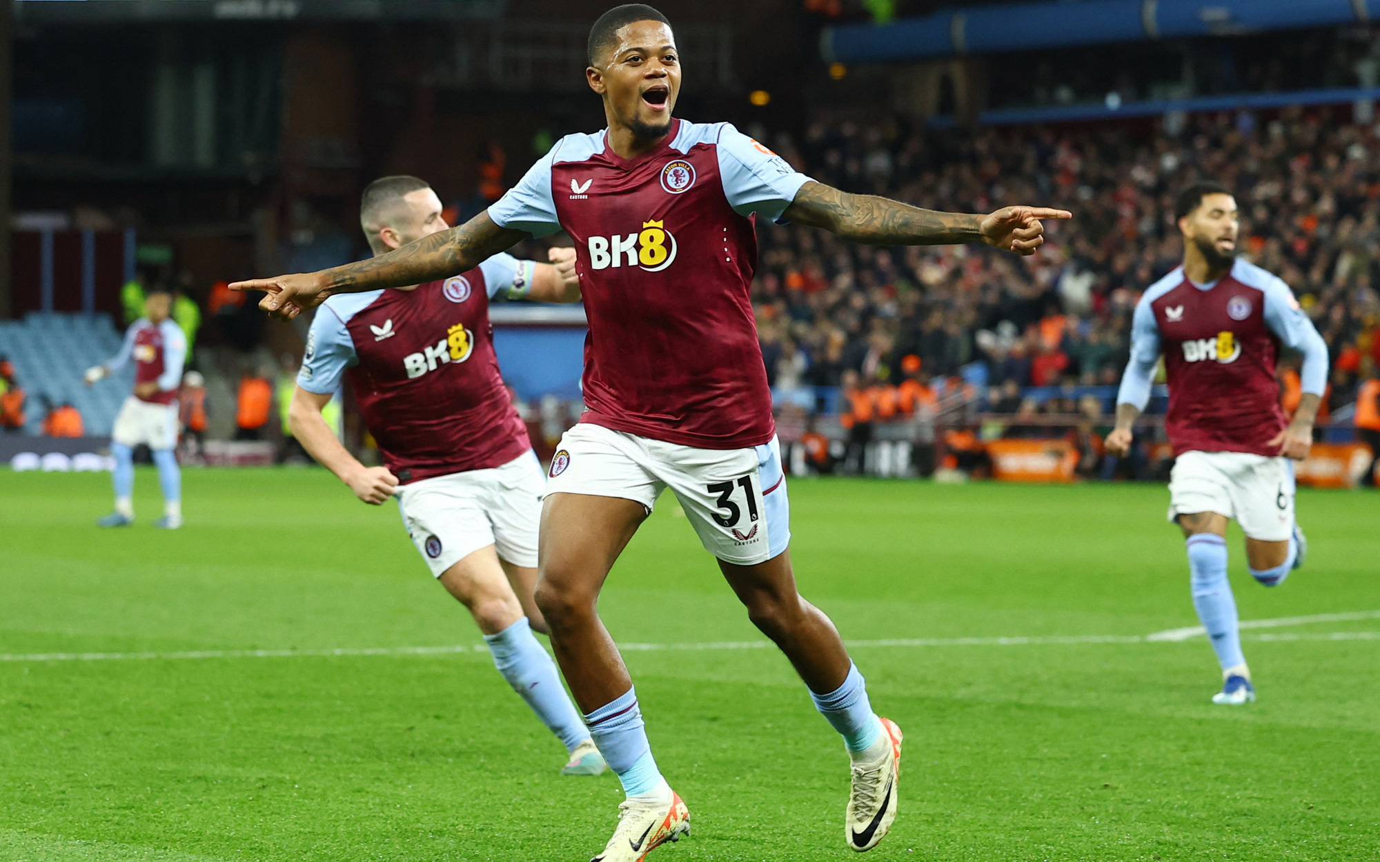 Aston Villa chờ Man United