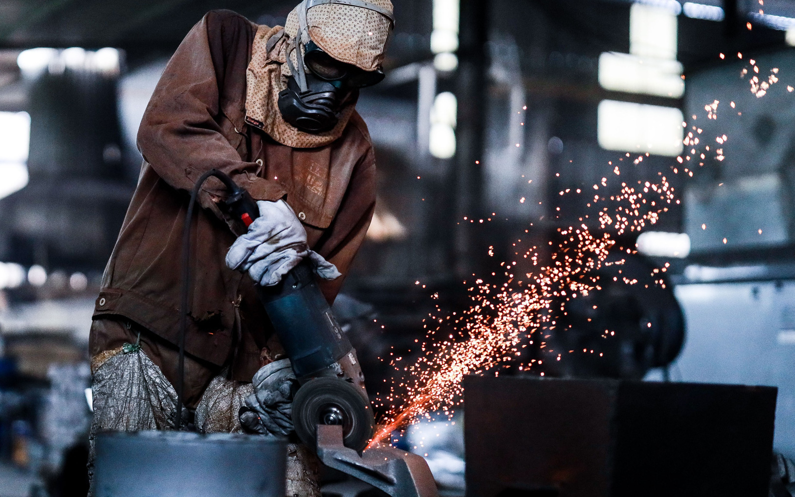 Gần 40.000 lao động ở Đồng Nai mất việc trong năm 2023- Ảnh 2. Gần 1 triệu người hưởng trợ cấp thất nghiệp trong 11 tháng