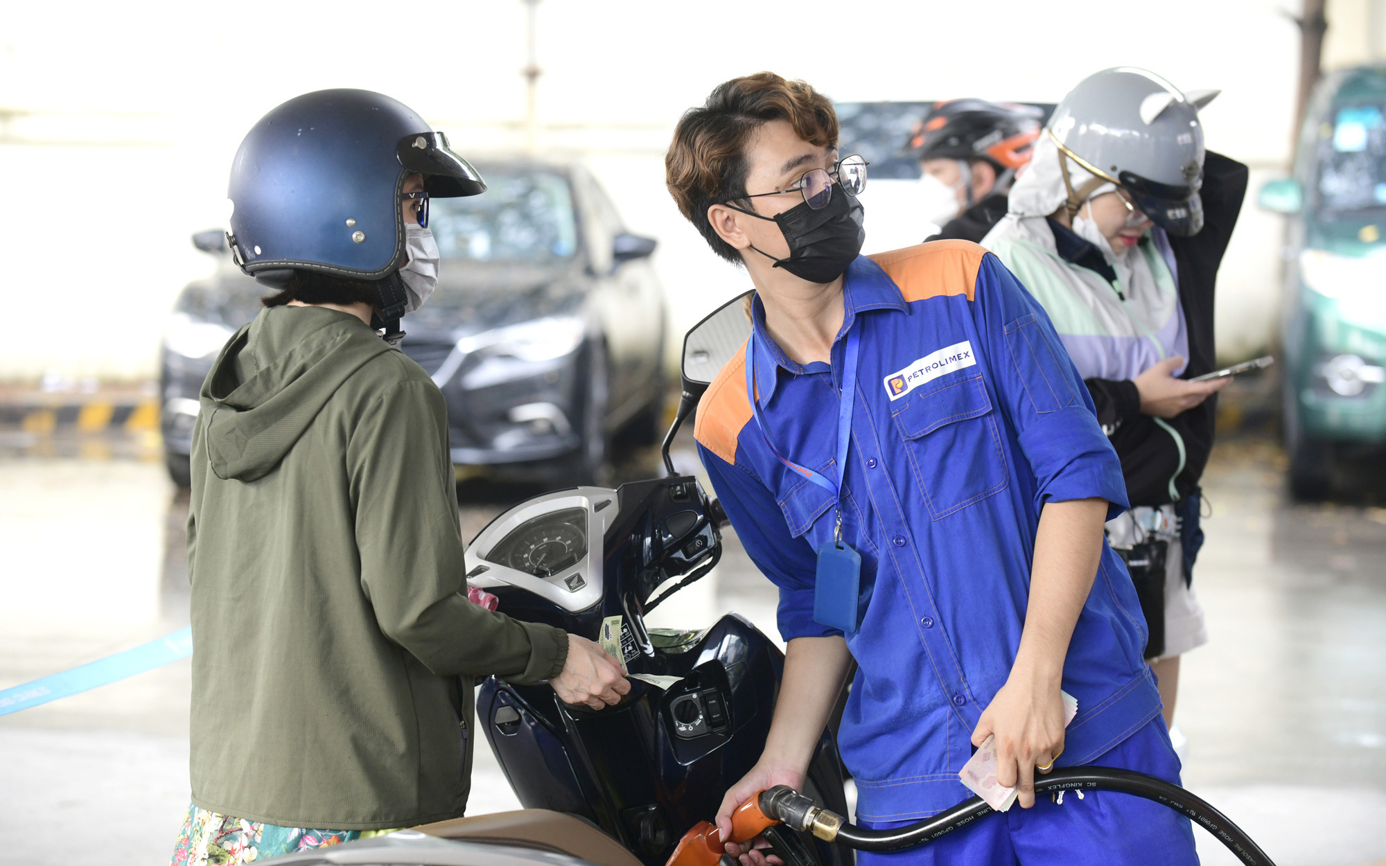 Bộ Công Thương bác đề xuất thành lập hiệp hội bán lẻ xăng dầu- Ảnh 3. Xuất hóa đơn bán lẻ xăng dầu: Ngành thuế