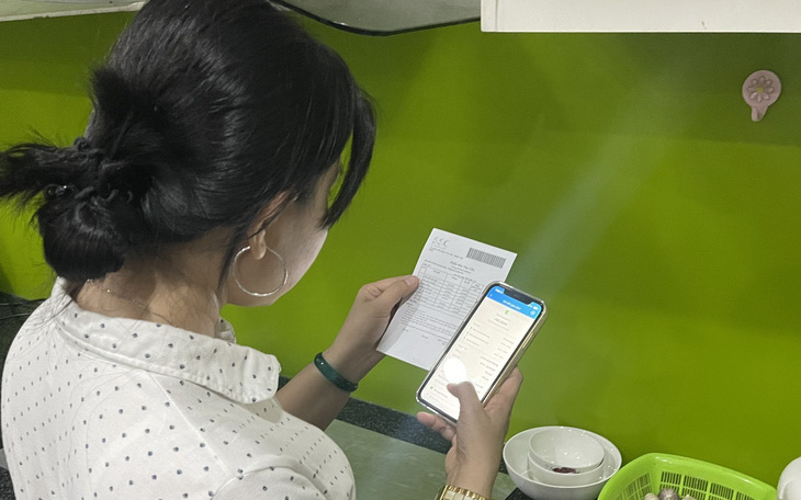 Trường bắt học sinh đi cạo rêu quanh trường nếu không tham gia hội trại?- Ảnh 2. Phụ huynh bức xúc bị thu học phí gộp, nhà trường nói do phần mềm