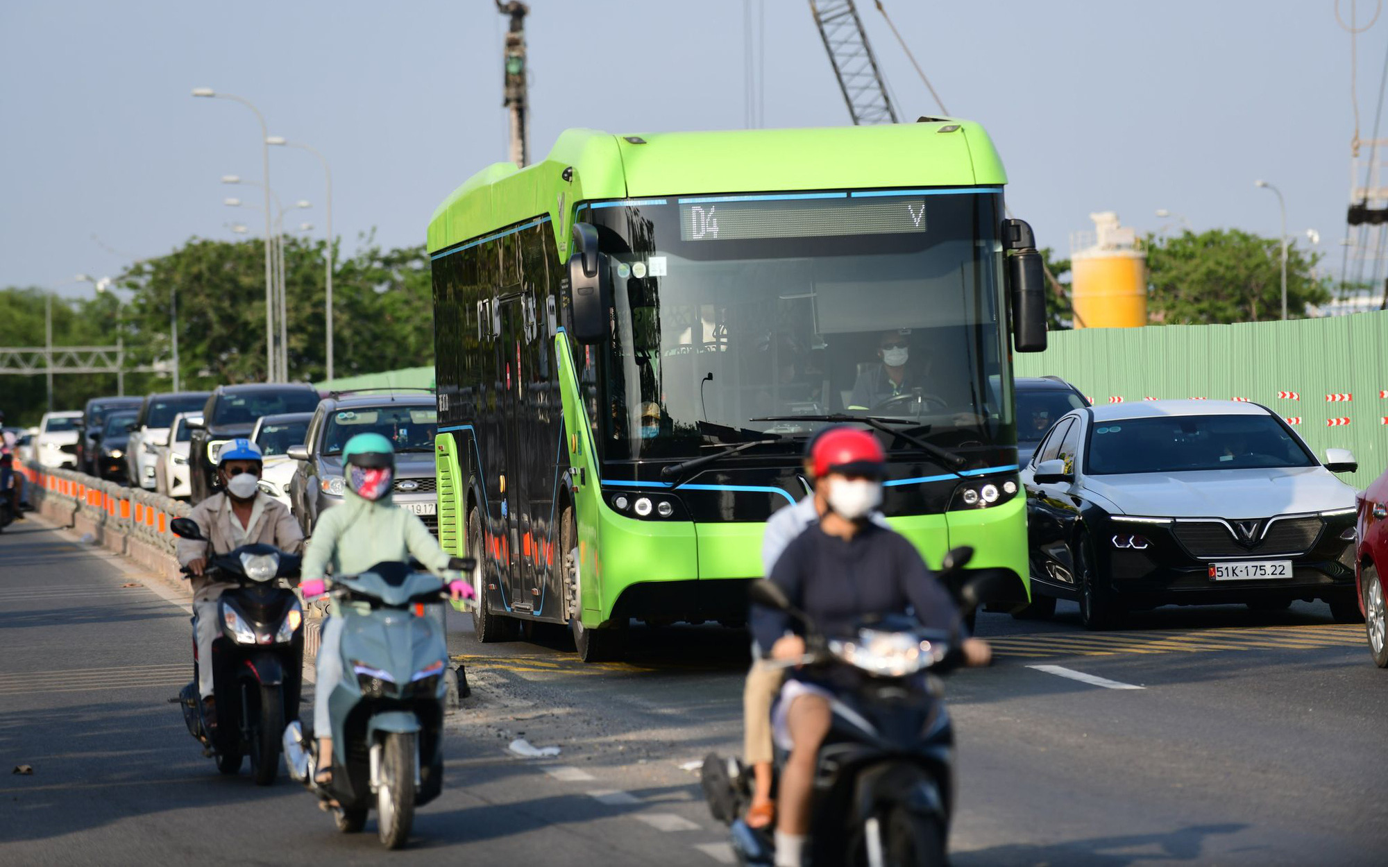 Hà Nội muốn thay thế 9 tuyến xe buýt truyền thống thành xe buýt điện- Ảnh 2. Tuyến buýt điện ở TP.HCM sắp ngừng chạy vì lỗ: Tiếp tục kiến nghị nâng trợ giá