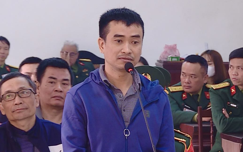 Hối lộ cả trăm tỉ, tổng giám đốc Việt Á nói chỉ là 'chia sẻ lợi nhuận vì cảm kích'- Ảnh 3. Hình ảnh Phan Quốc Việt lần đầu tiên hầu tòa
