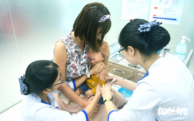 Vắc xin 5 trong 1 về trạm, phụ huynh vui mừng khi trẻ không phải đi tiêm dịch vụ- Ảnh 7. Tin vui của TP.HCM: 8.100 liều vắc xin 5 trong 1 đã có mặt