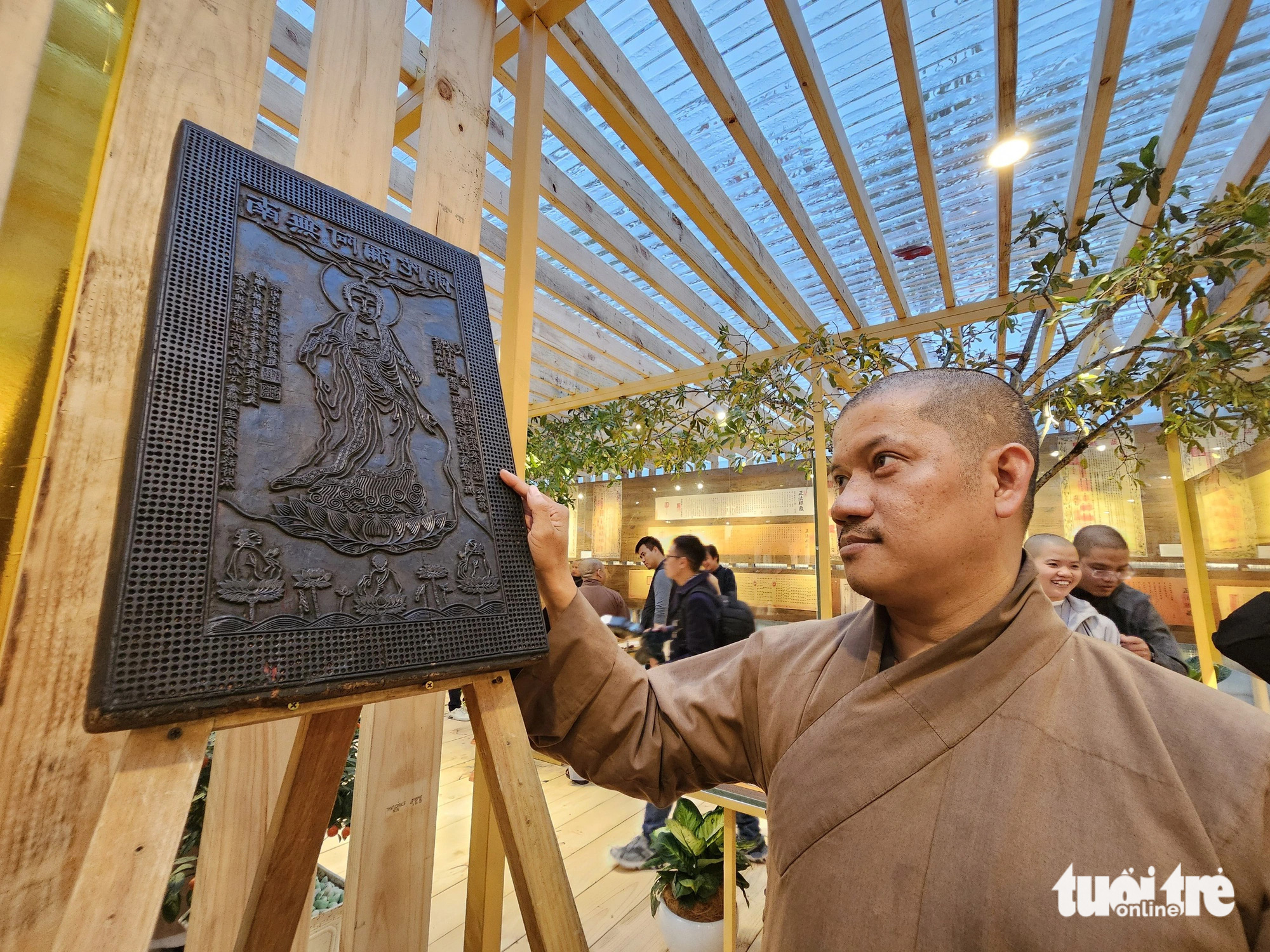 Một mộc bản quý được trưng bày tại triển lãm &quot;Bảo đạc trường minh&quot; - Ảnh: ĐẠI NỘI