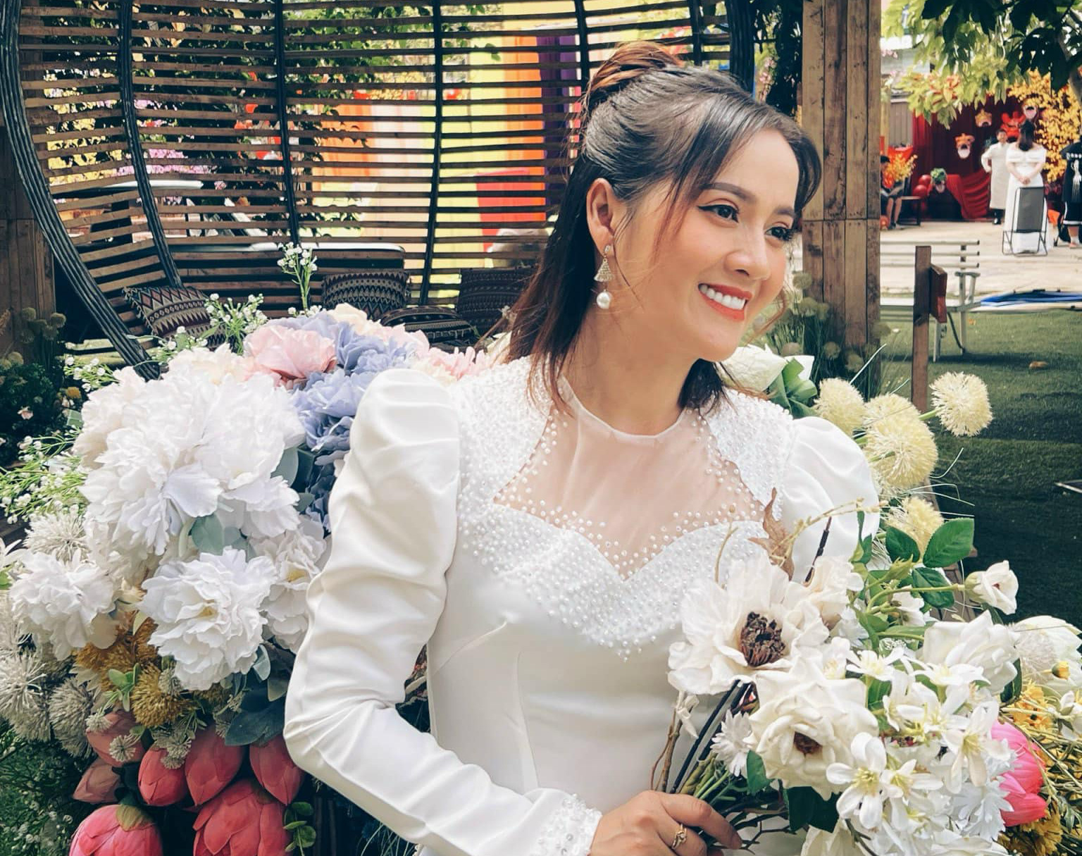 故ブー・リンの娘、ホン・ロアンさんはMVを公開したが歌わなかった - 写真：Facebookのキャラクター