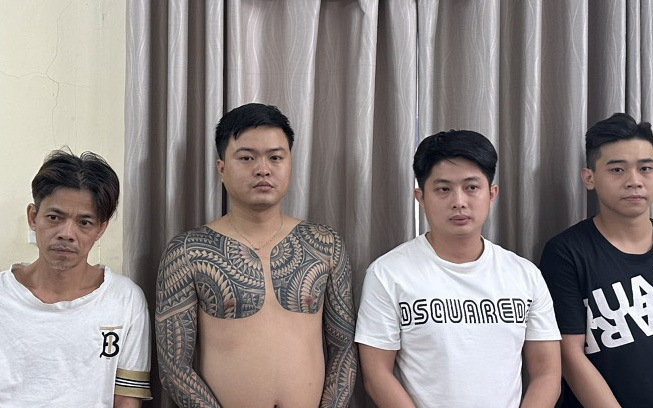 Tạm giữ hai thanh niên tạt sơn đòi nợ - Ảnh 3.