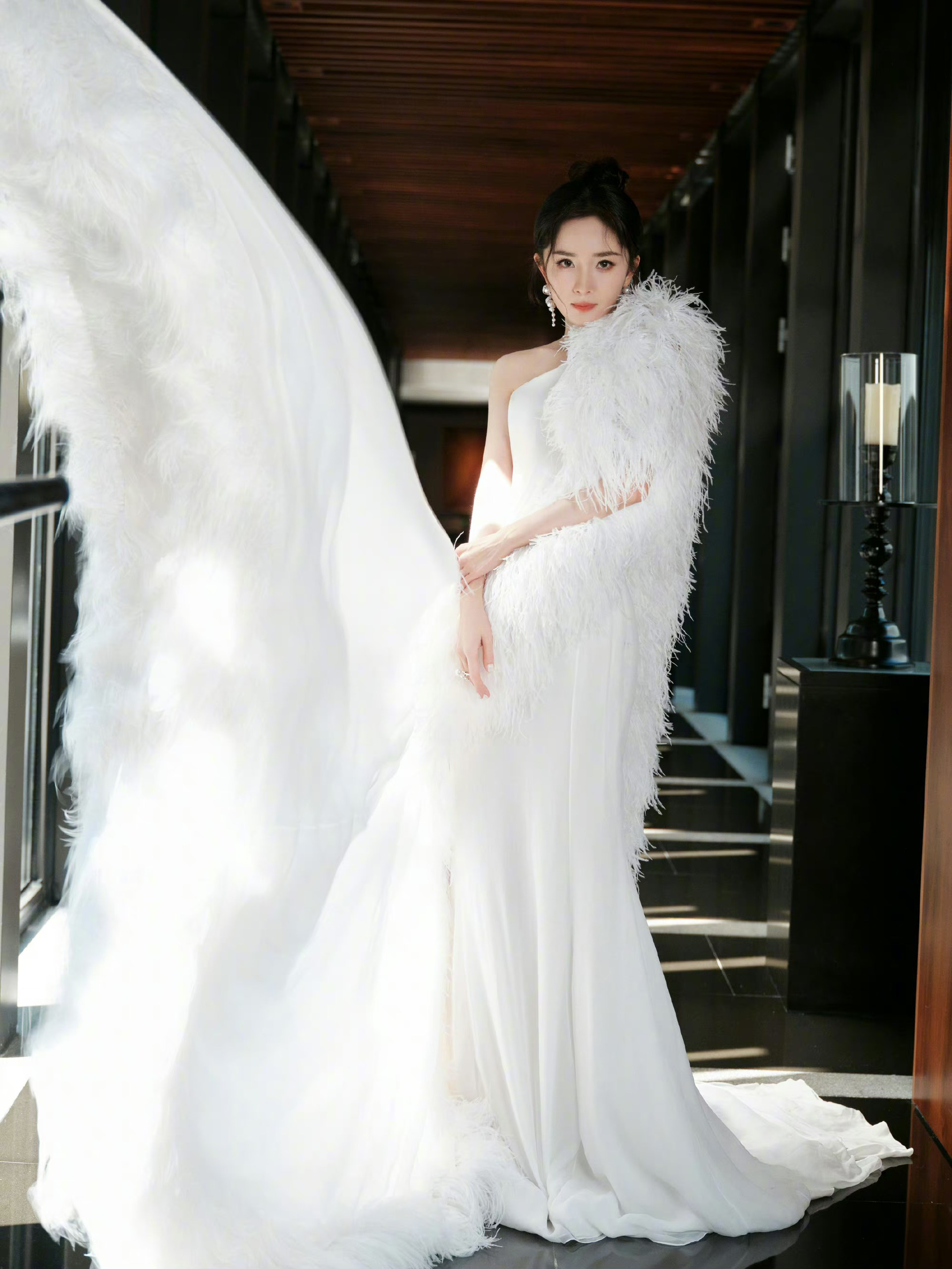 5 mẫu đầm dự tiệc đẹp của Triệu Lệ Dĩnh khiến fans chết mê - BlogAnChoi