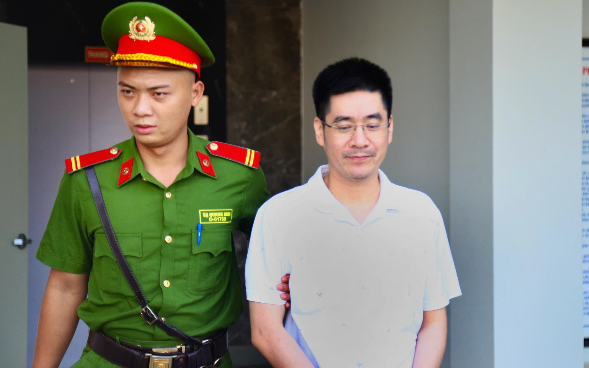 Vụ chuyến bay giải cứu: Cựu thứ trưởng Tô Anh Dũng nói không có âm mưu, ý đồ khi nhận 21,5 tỉ- Ảnh 3. Xử phúc thẩm cựu điều tra viên Hoàng Văn Hưng và các bị cáo vụ chuyến bay giải cứu